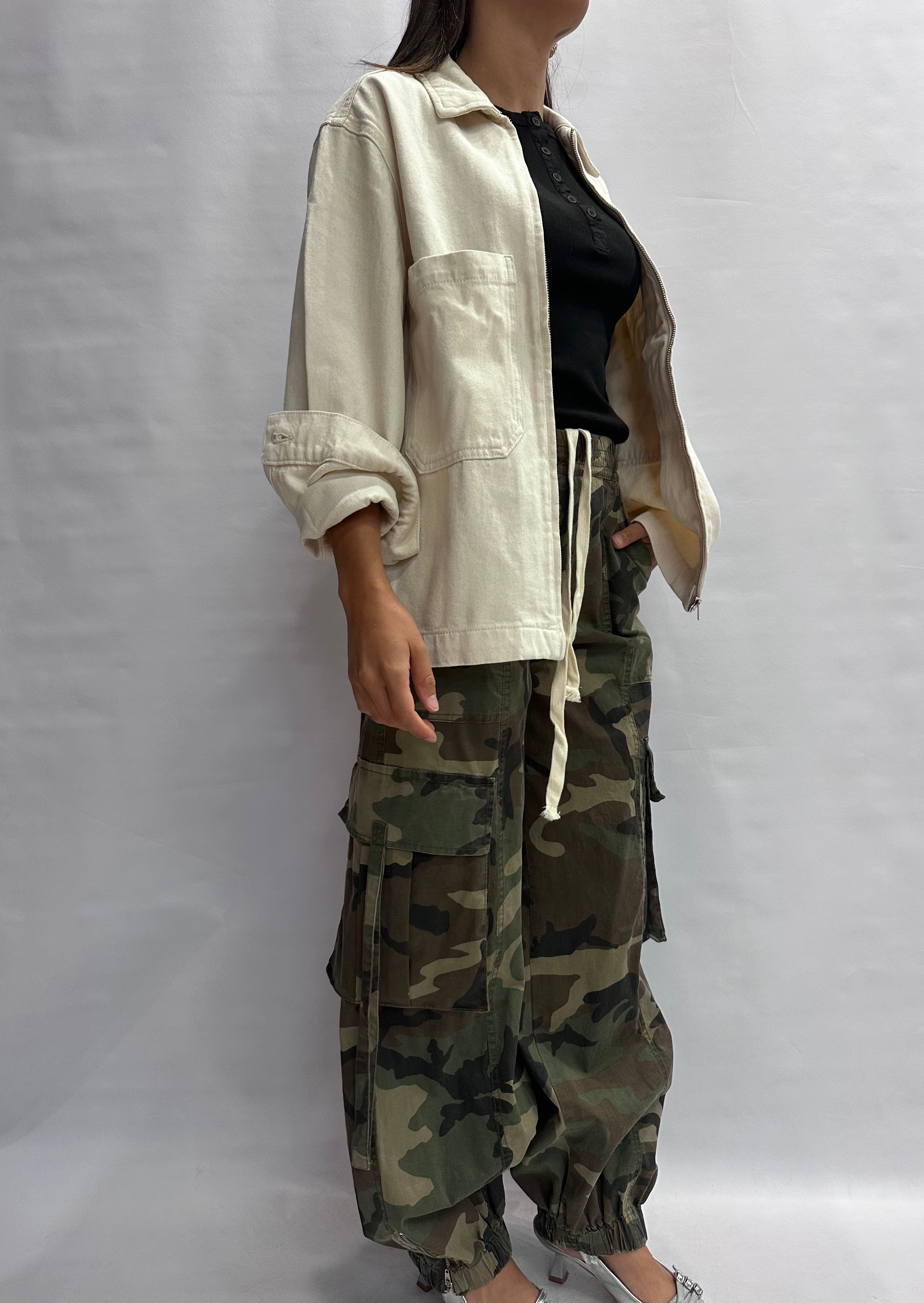 Pantalone TENSIONE IN modello "Balloon" cargo gamba ampia e fondo con elastico - COD: S26P510