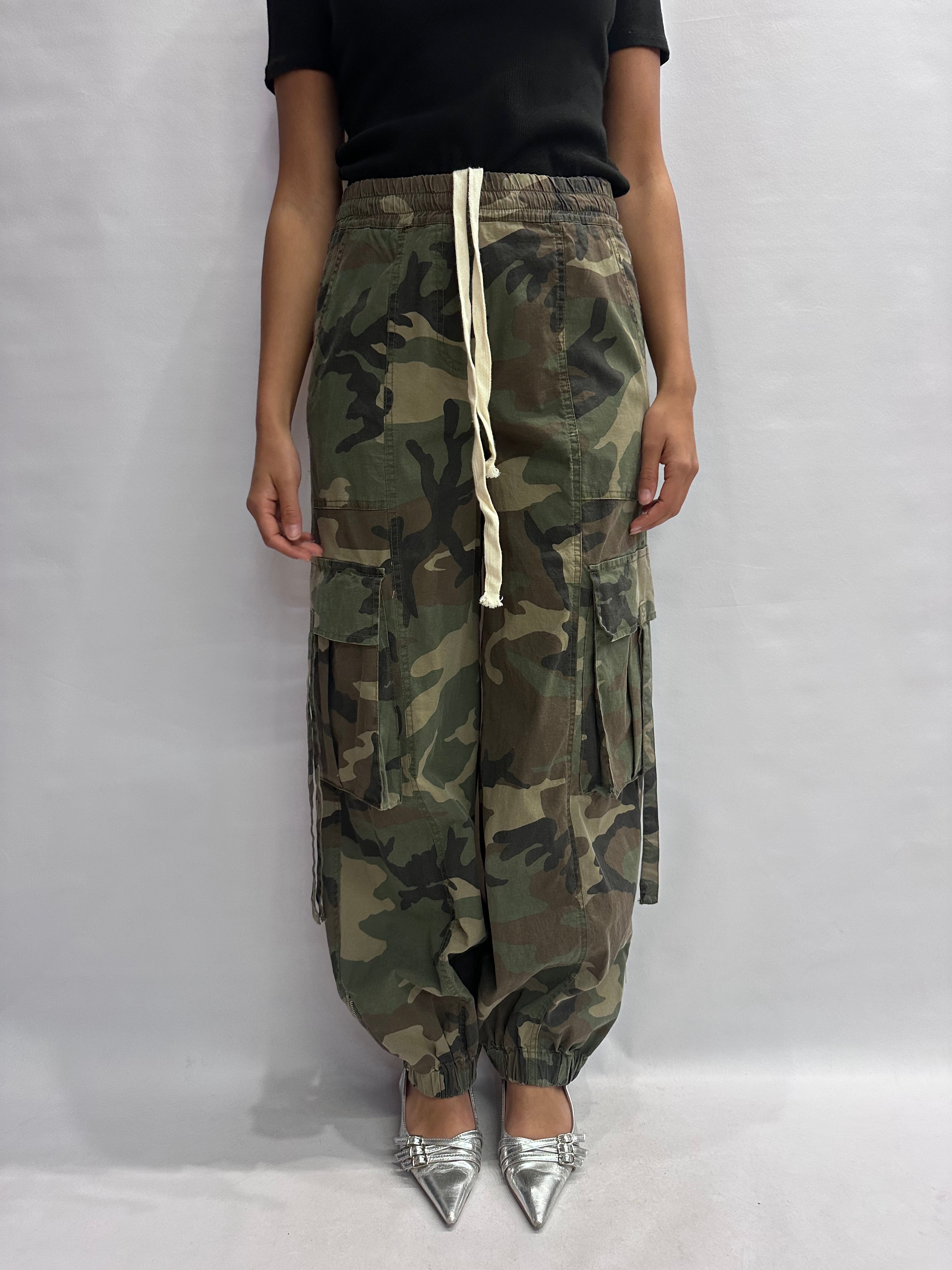 Pantalone TENSIONE IN modello "Balloon" cargo gamba ampia e fondo con elastico - COD: S26P510