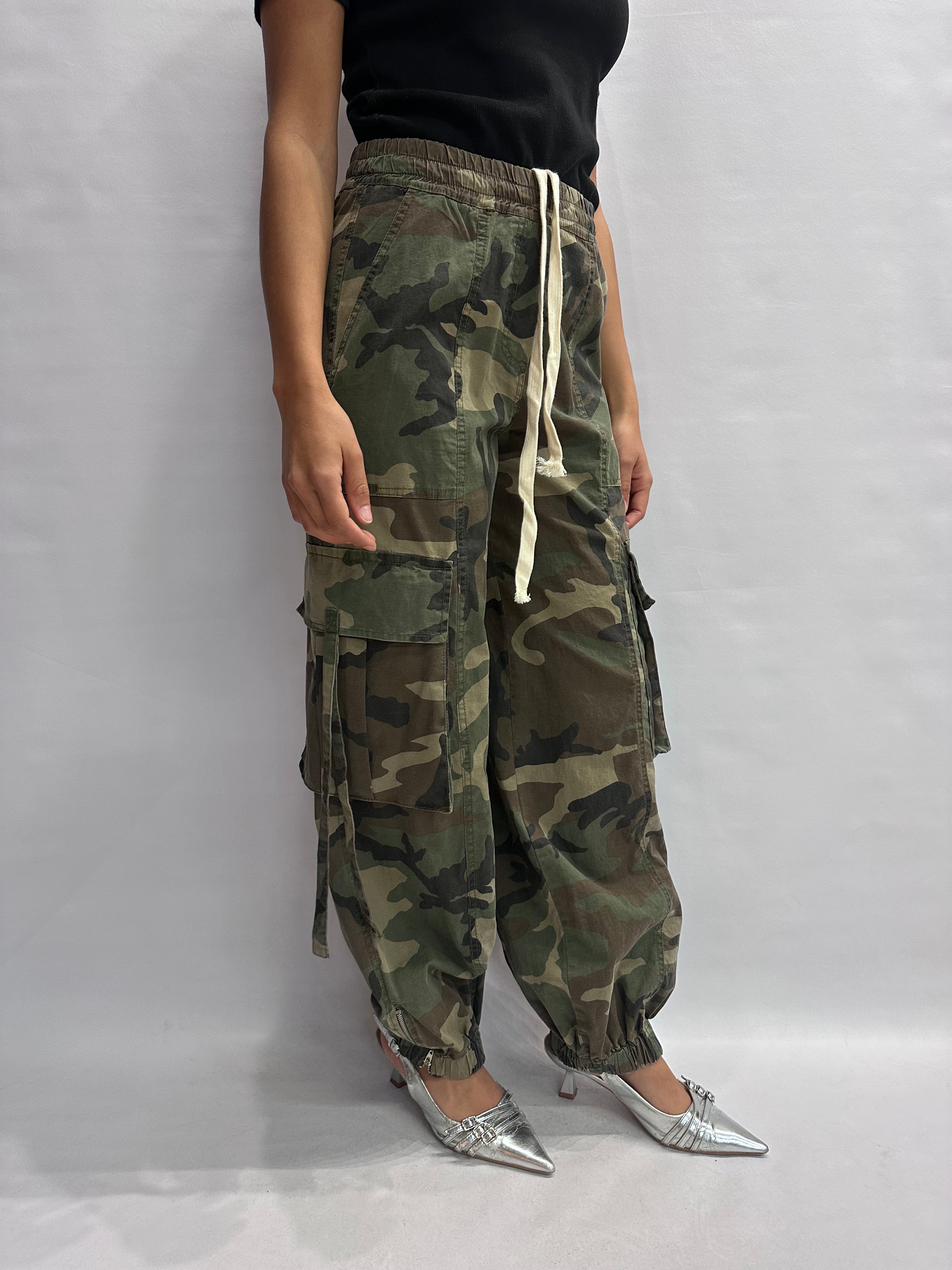 Pantalone TENSIONE IN modello "Balloon" cargo gamba ampia e fondo con elastico - COD: S26P510