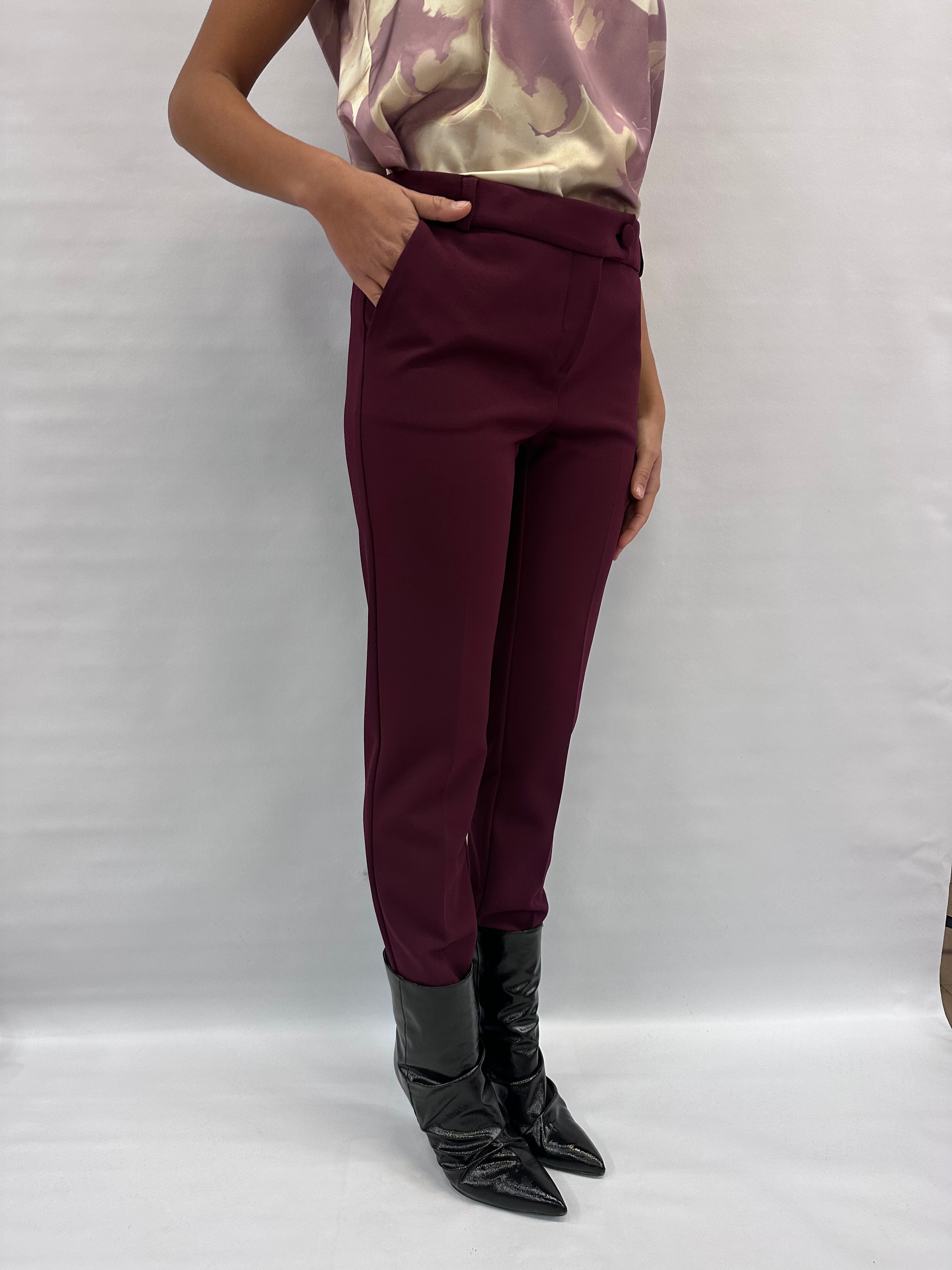 Pantalone RINASCIMENTO in crêpe slim fit elasticizzati disponibile anche con due giacche in coordinato COD: CFC0124919003