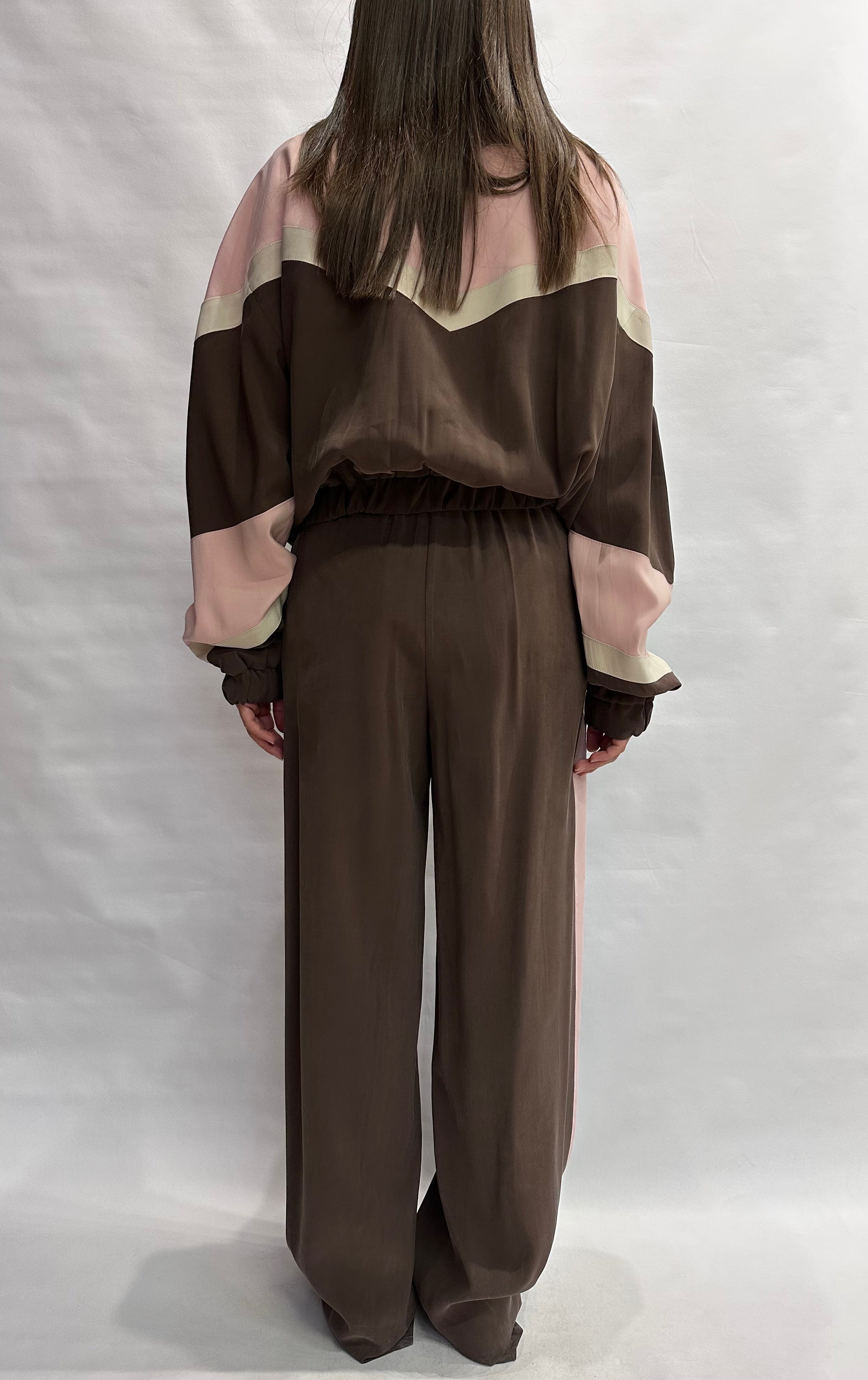 Coordinato TENSIONE IN composto da pantalone e giubbino a mo' di felpa con cerniera, COD: 26P4584 e 26B4568
