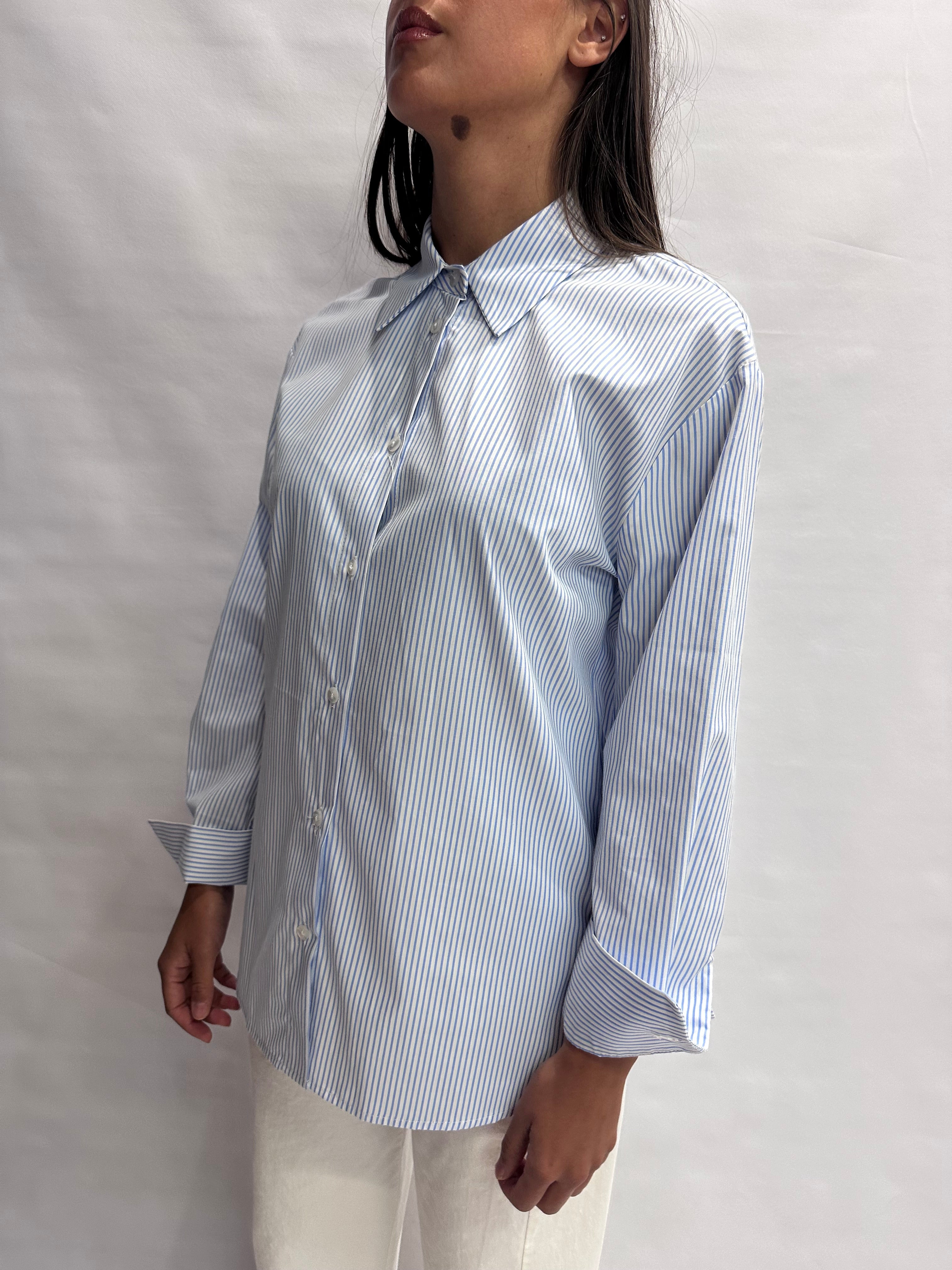 Camicia TENSIONE IN con trama a righe, morbida con chiusura a bottoni - Cod: 26C3731
