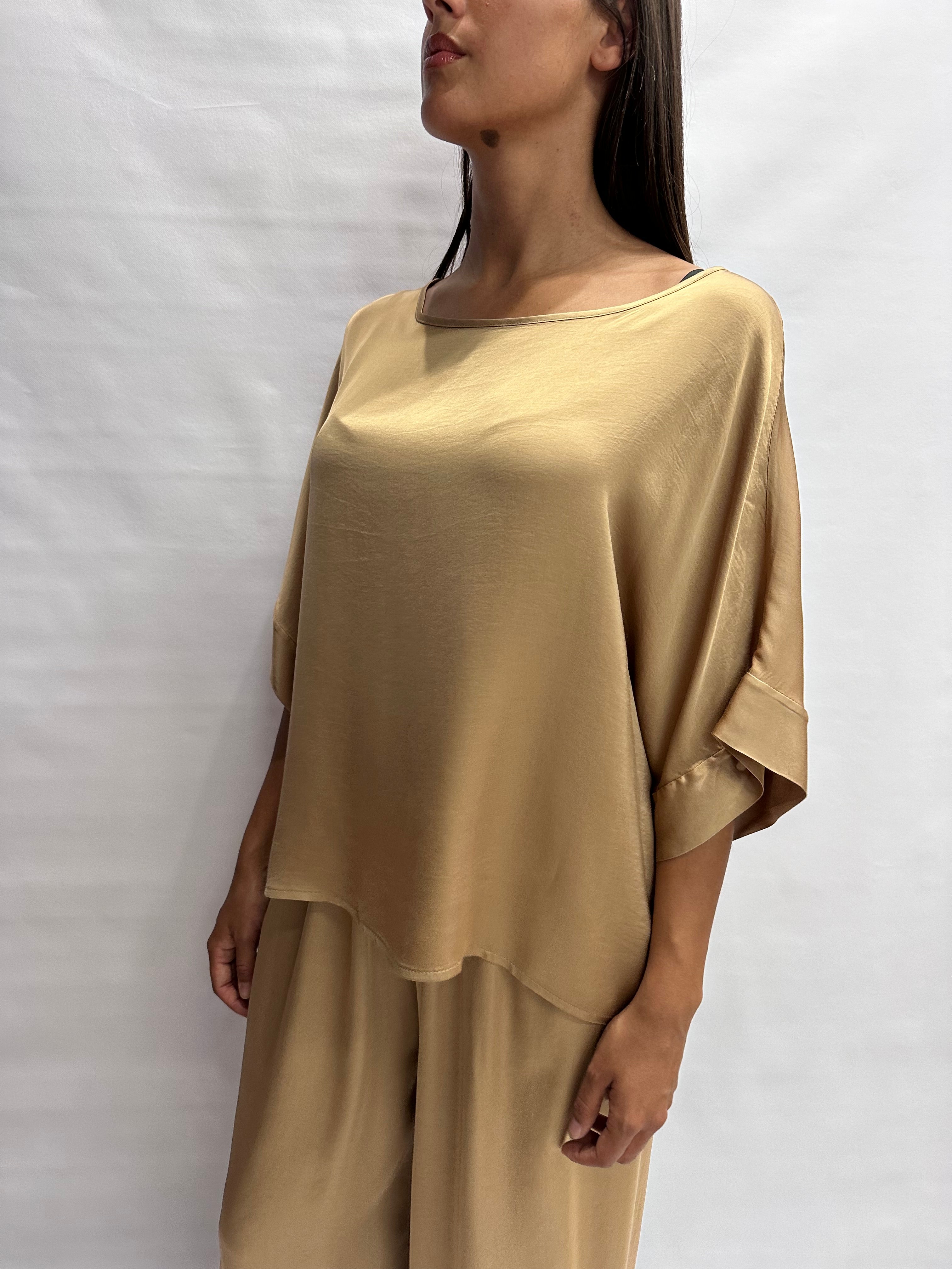 Camicetta TENSIONE IN asimmetrica con bottoni sul retro, disponibile anche con pantalone in coordinato, COD: G434B05Q