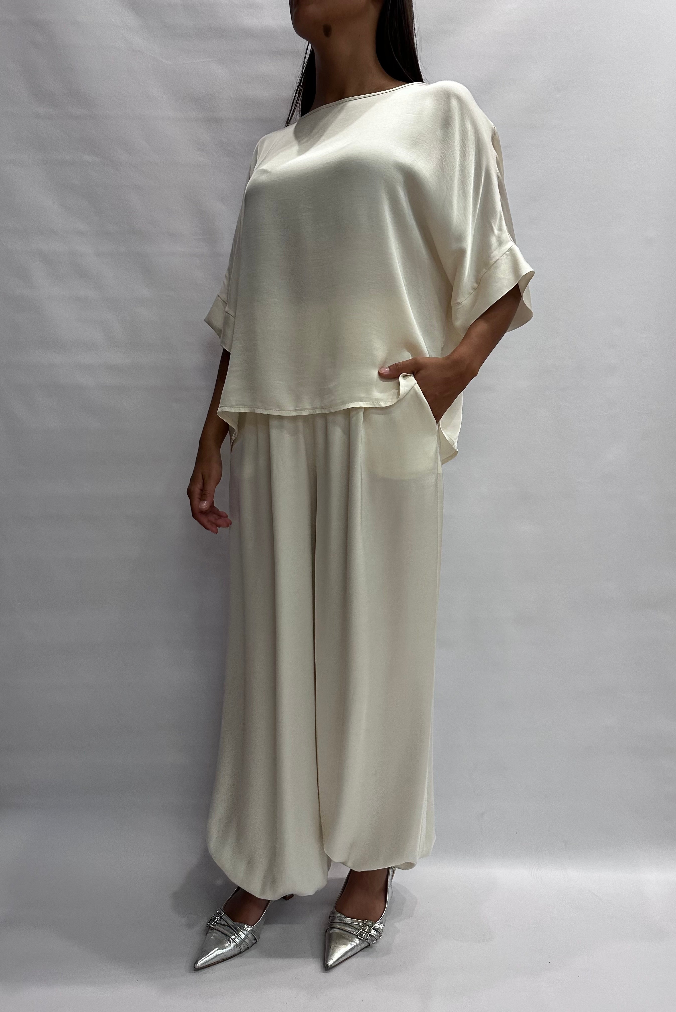 Pantalone TENSIONE IN modello "Aladino" disponibile anche con 3 pezzi sopra in coordinato, COD: G431P22R