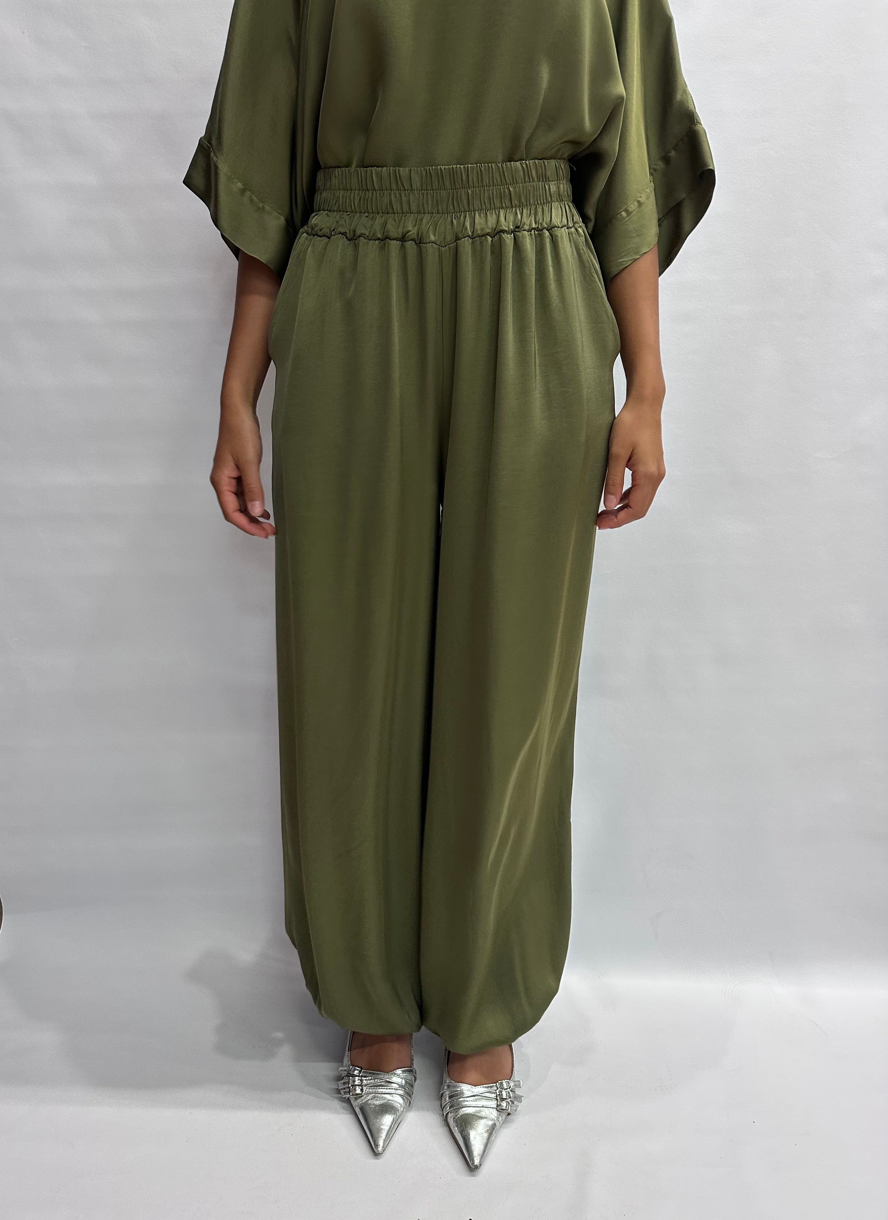 Pantalone TENSIONE IN modello "Aladino" disponibile anche con 3 pezzi sopra in coordinato, COD: G431P22R