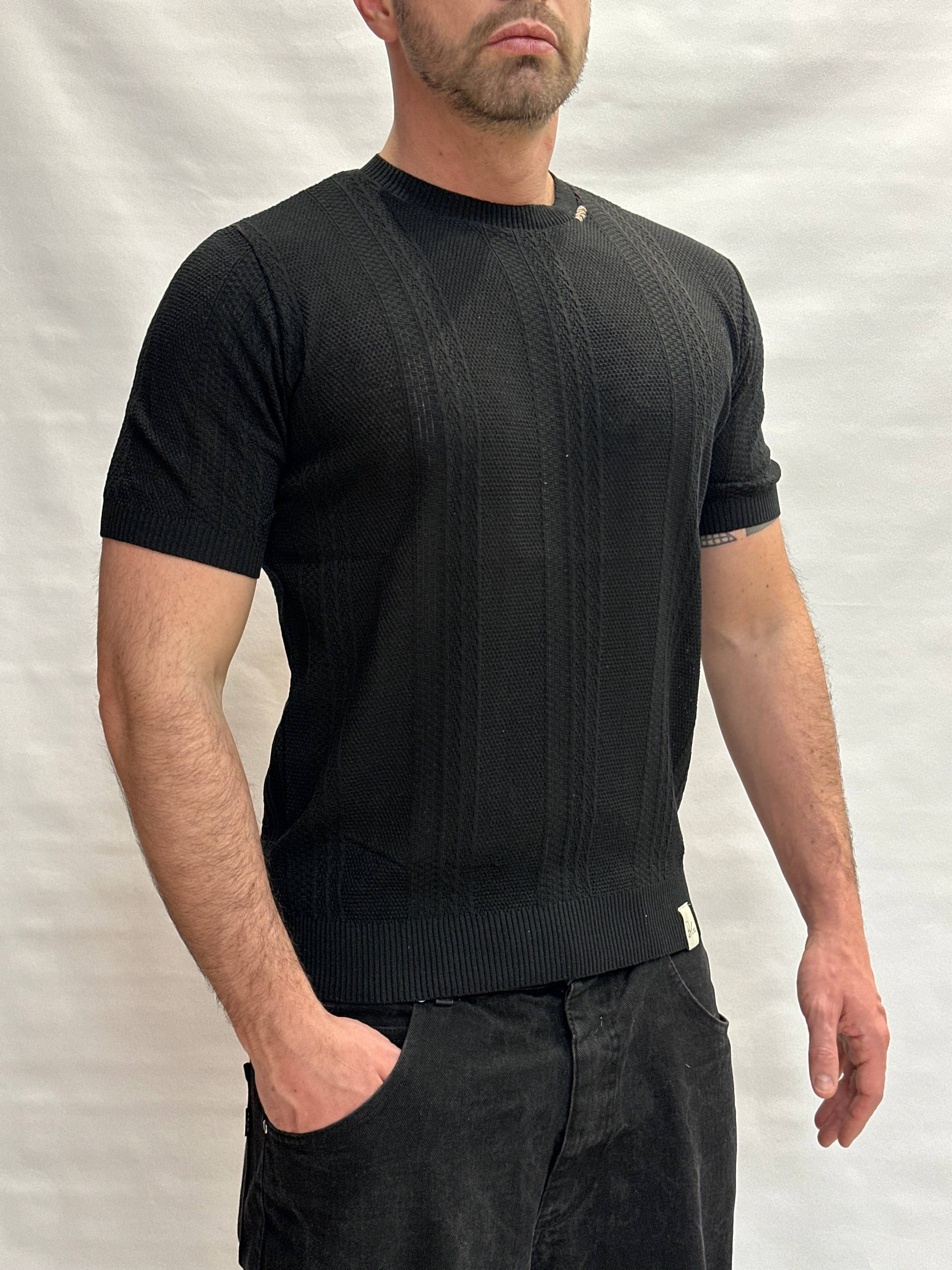 Maglia in filo BL11 a maniche corte stile T Shirt con lavorazioni lungo la stessa - Cod: 03LD14070001