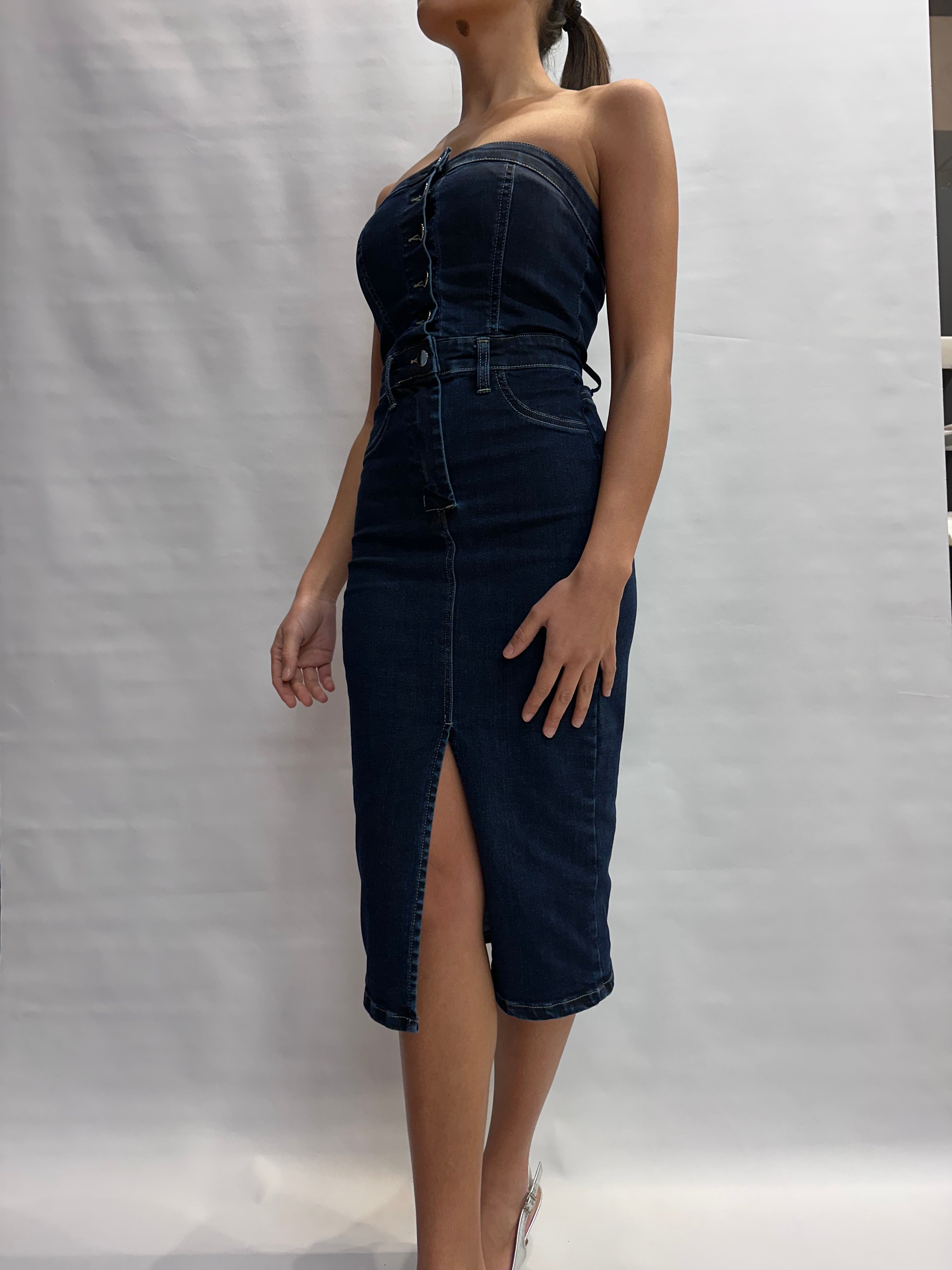 Tubino RINASCIMENTO smanicato elasticizzato con chiusura a bottoni centrali - COD: CFC00127421003