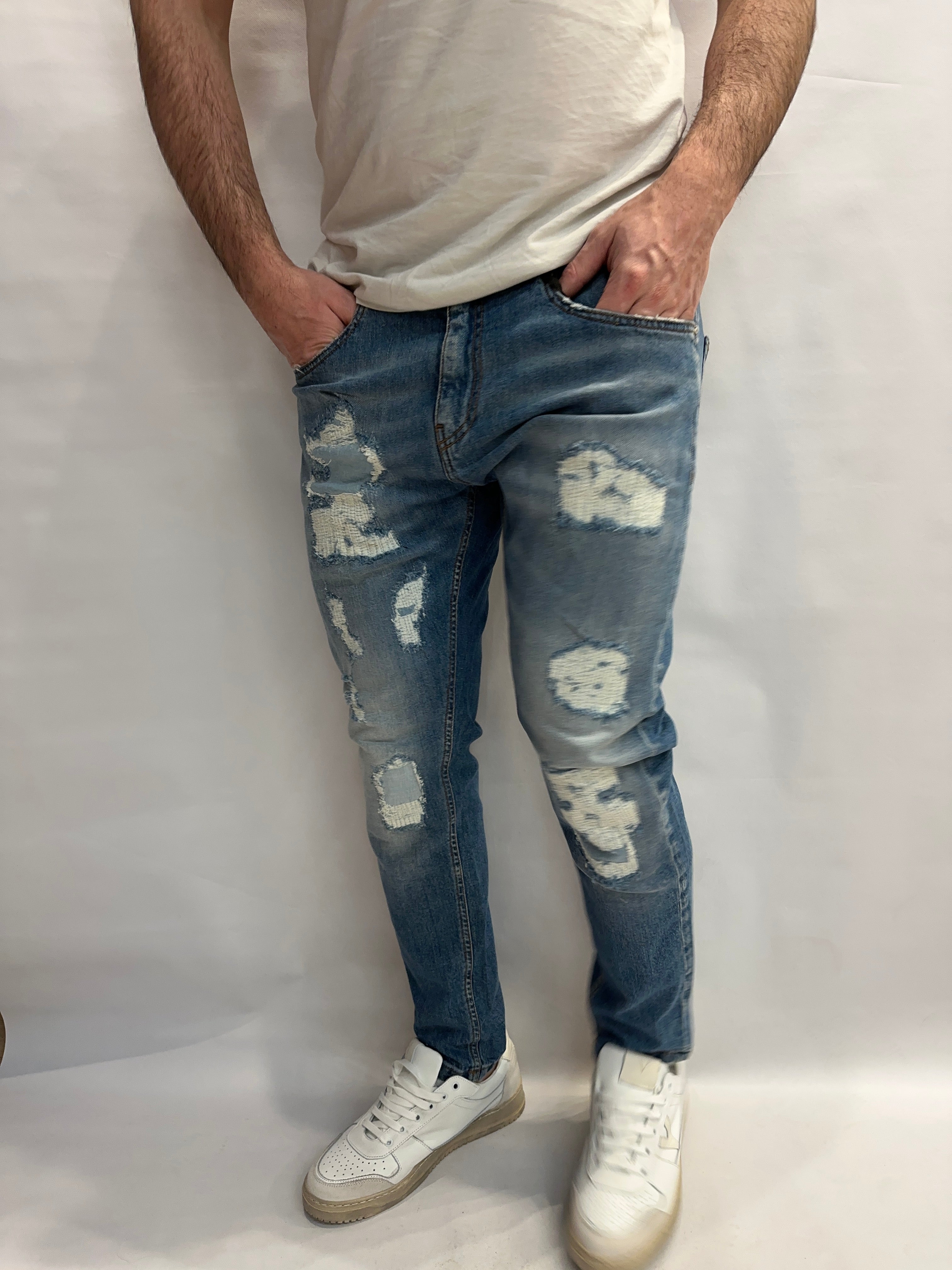 Jeans BERNA modello slim elasticizzato (ossia asciutto di gamba e lunghezza alla scarpa) color Blu Denim - COD: 26100130