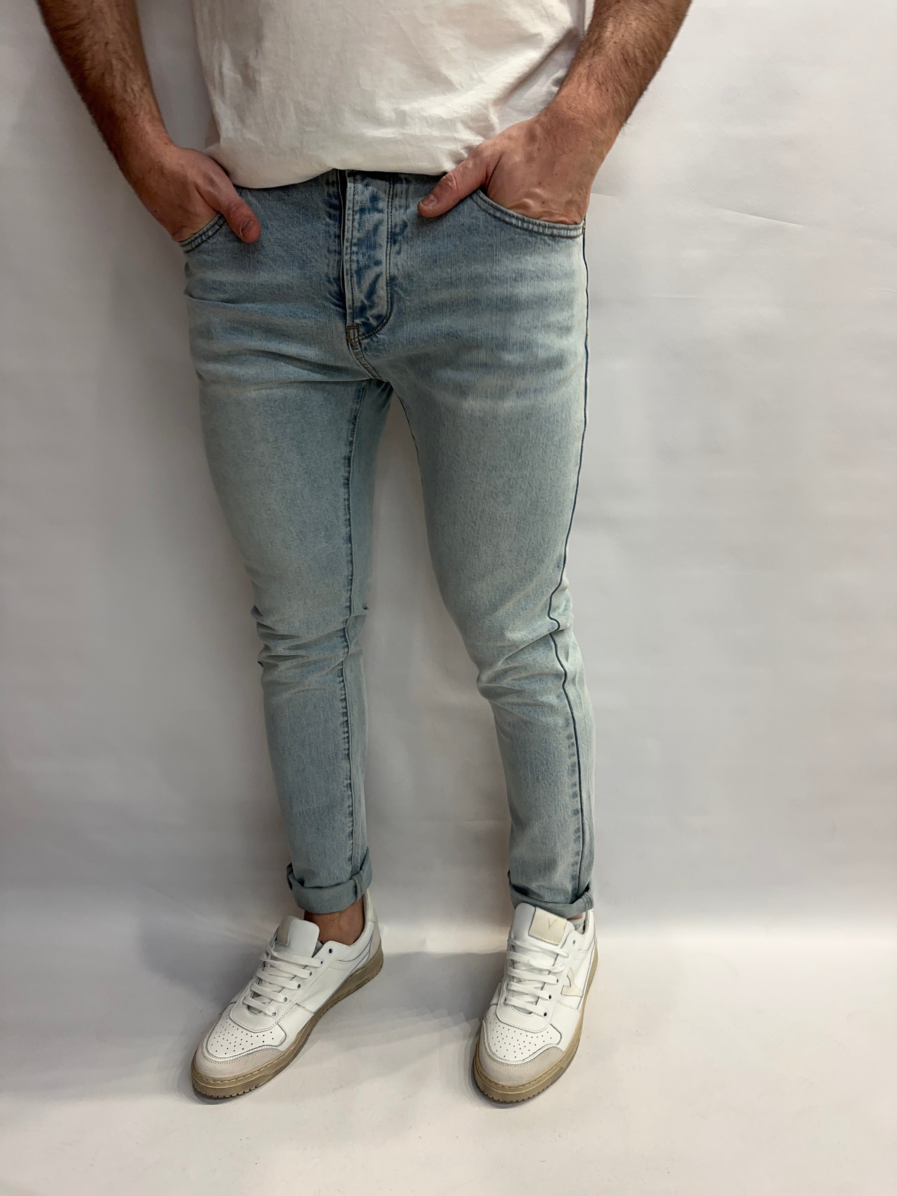 Jeans BERNA modello slim elasticizzato (ossia asciutto) senza strappi - COD: 26127030