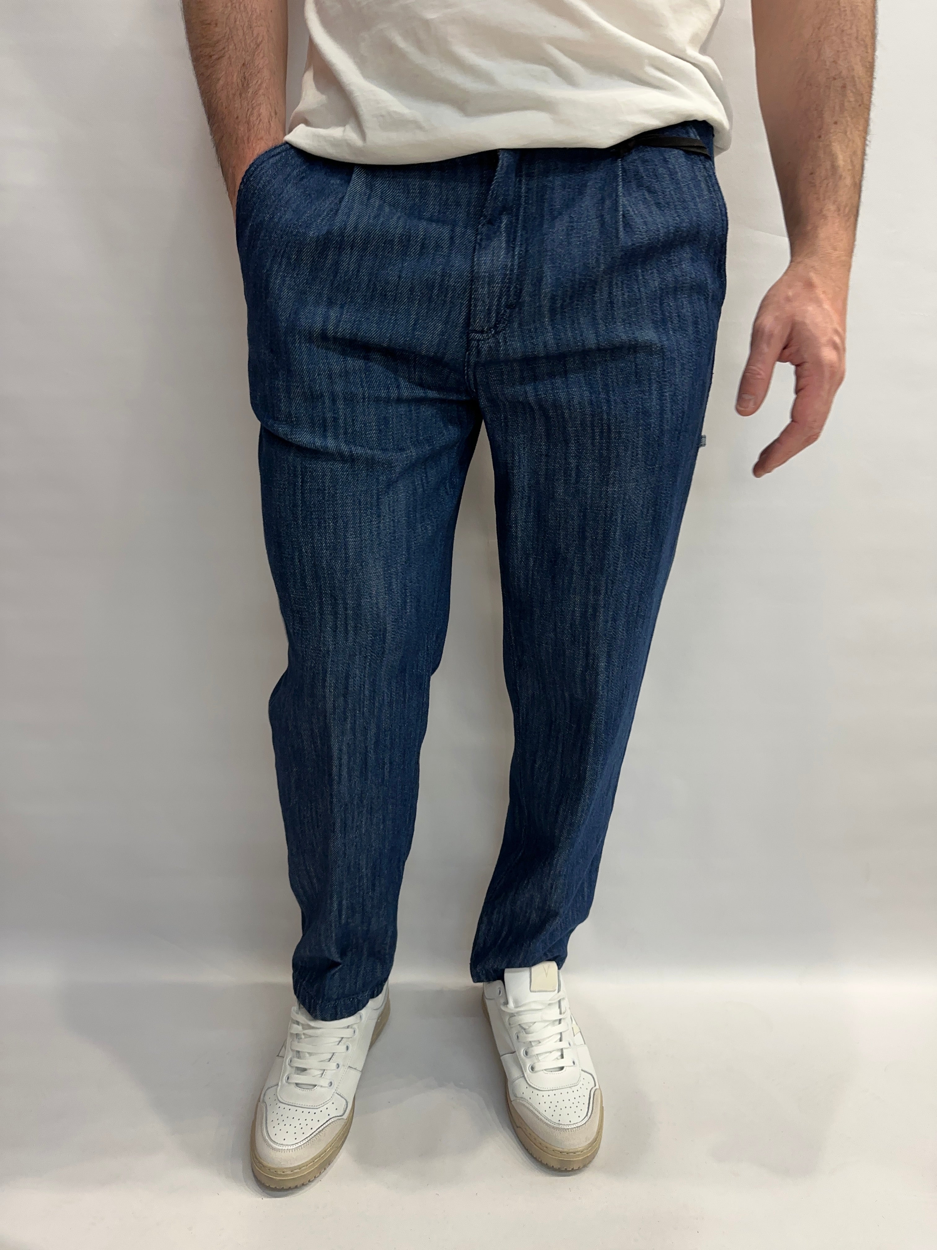 Jeans BERNA modello baggy (molto morbido di gamba) con tela super leggera, con pences - COD: 26137530