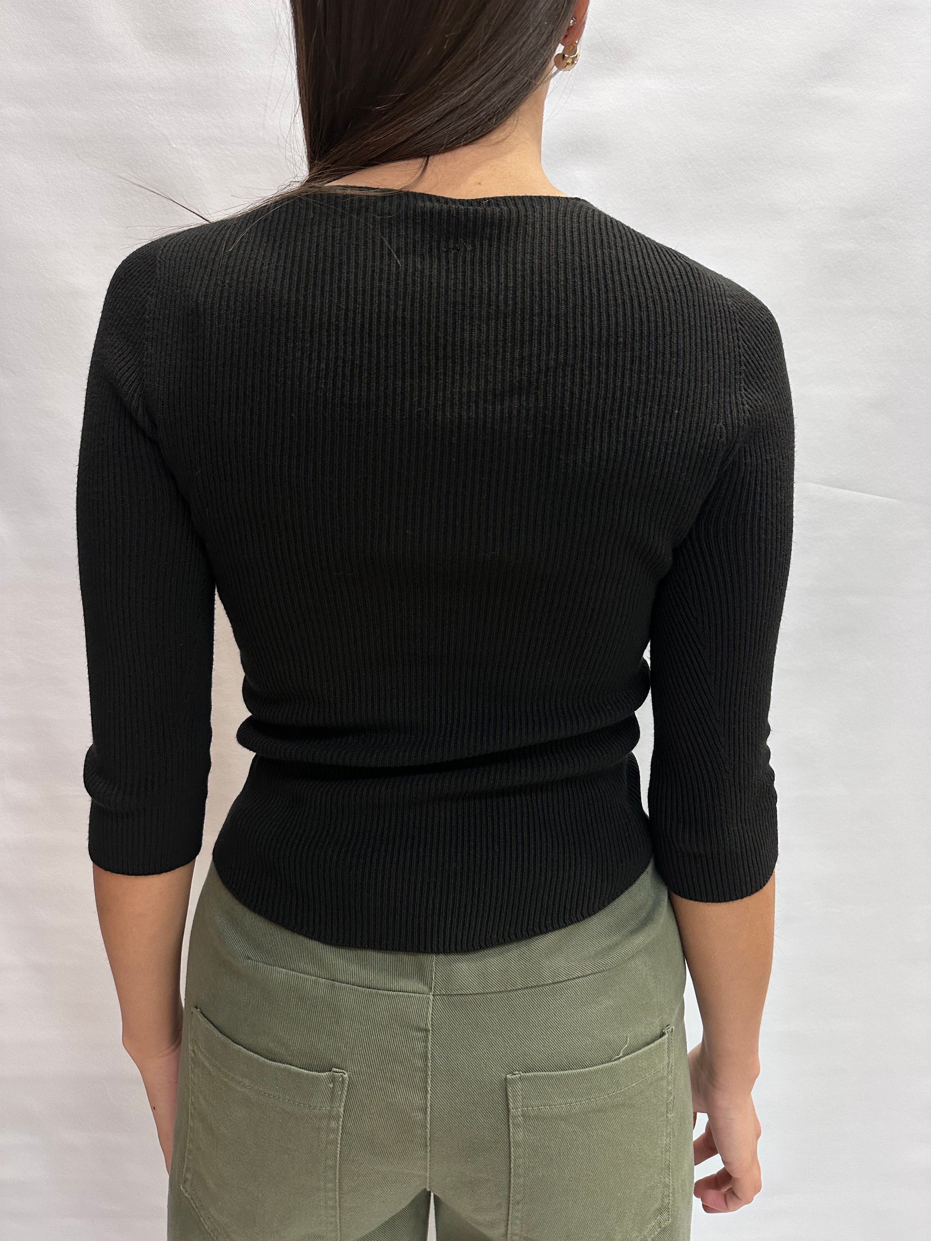 Maglia TENSIONE IN leggera con manica 3/4 e scollo a "V" - COD: 4439