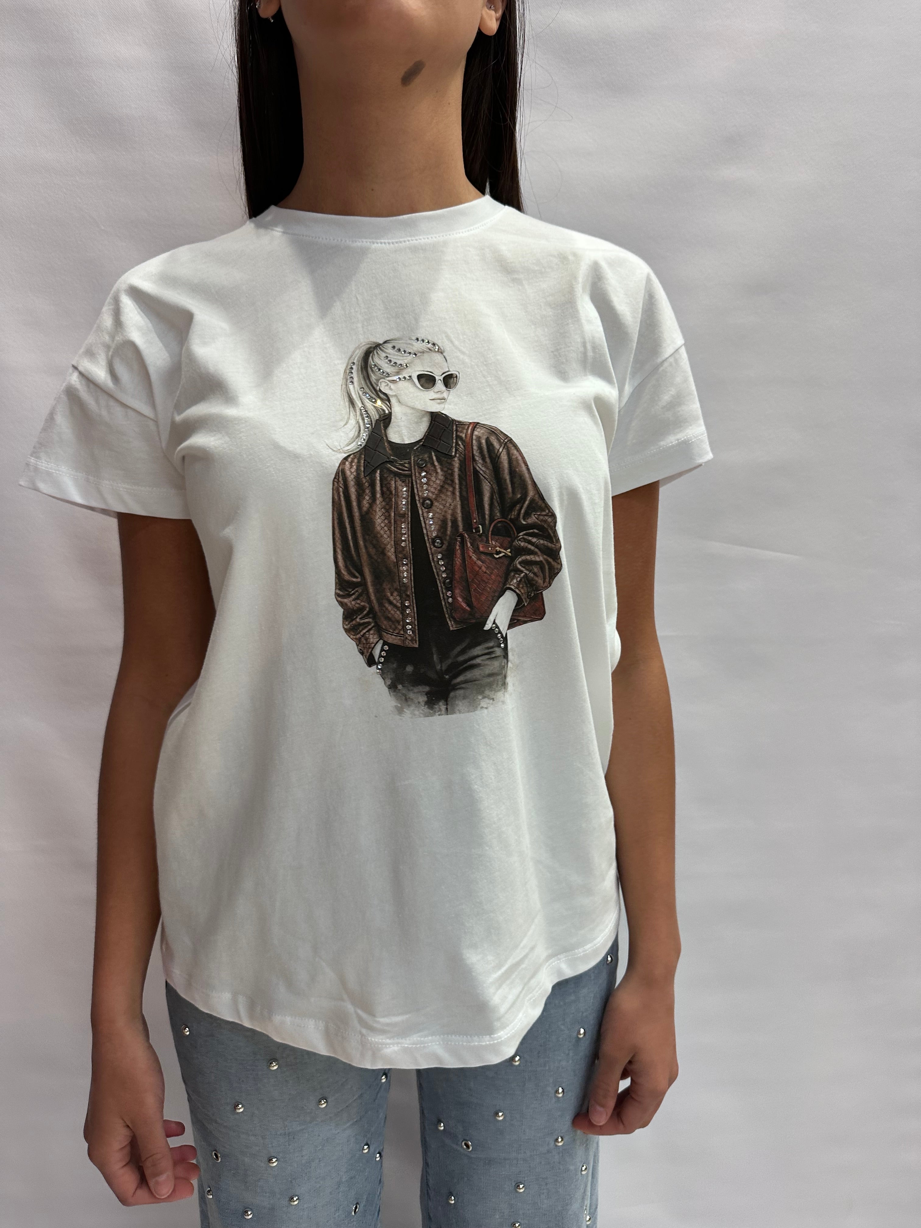 T Shirt TENSIONE IN con immagine femminile e punto luce - Cod: 26M4349