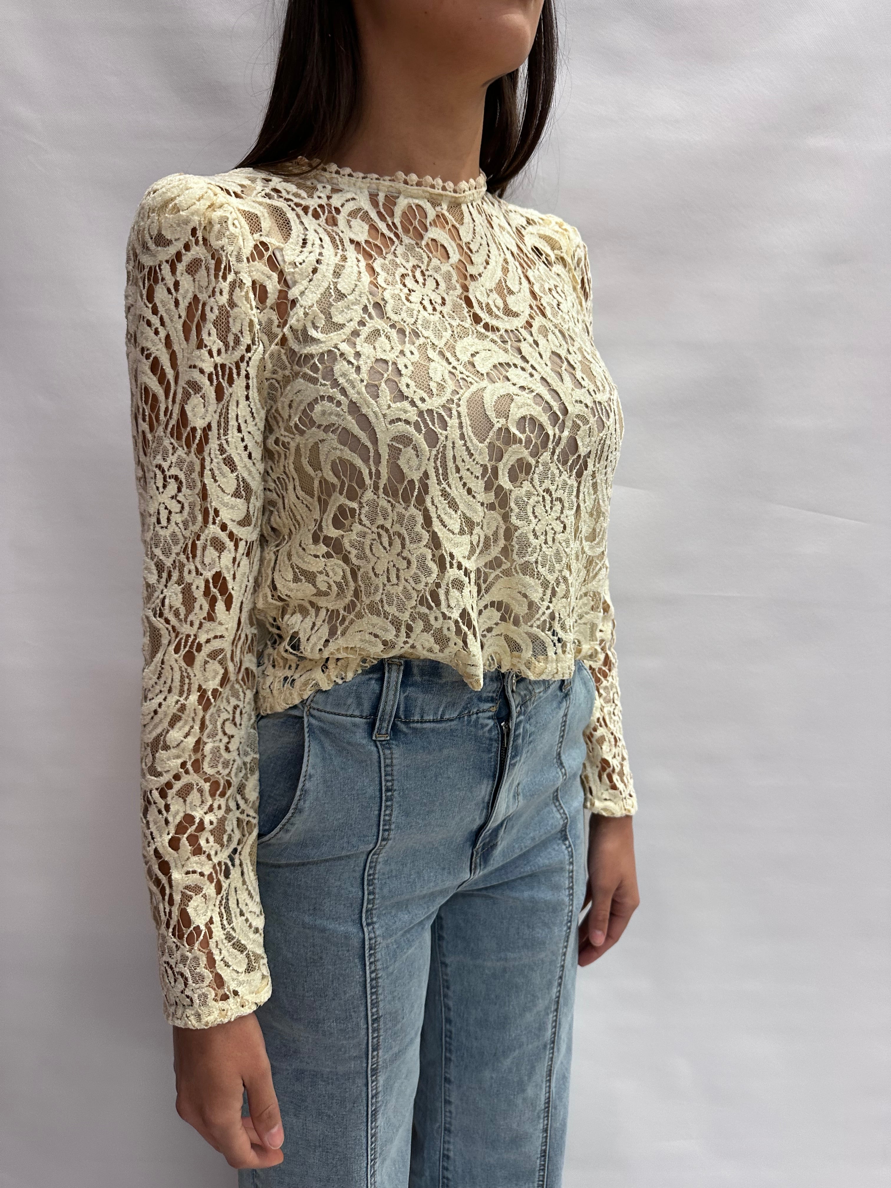 Camicia TENSIONE IN corta in pizzo, manica lunga, con bottoncino sul retro - Cod: W25C223