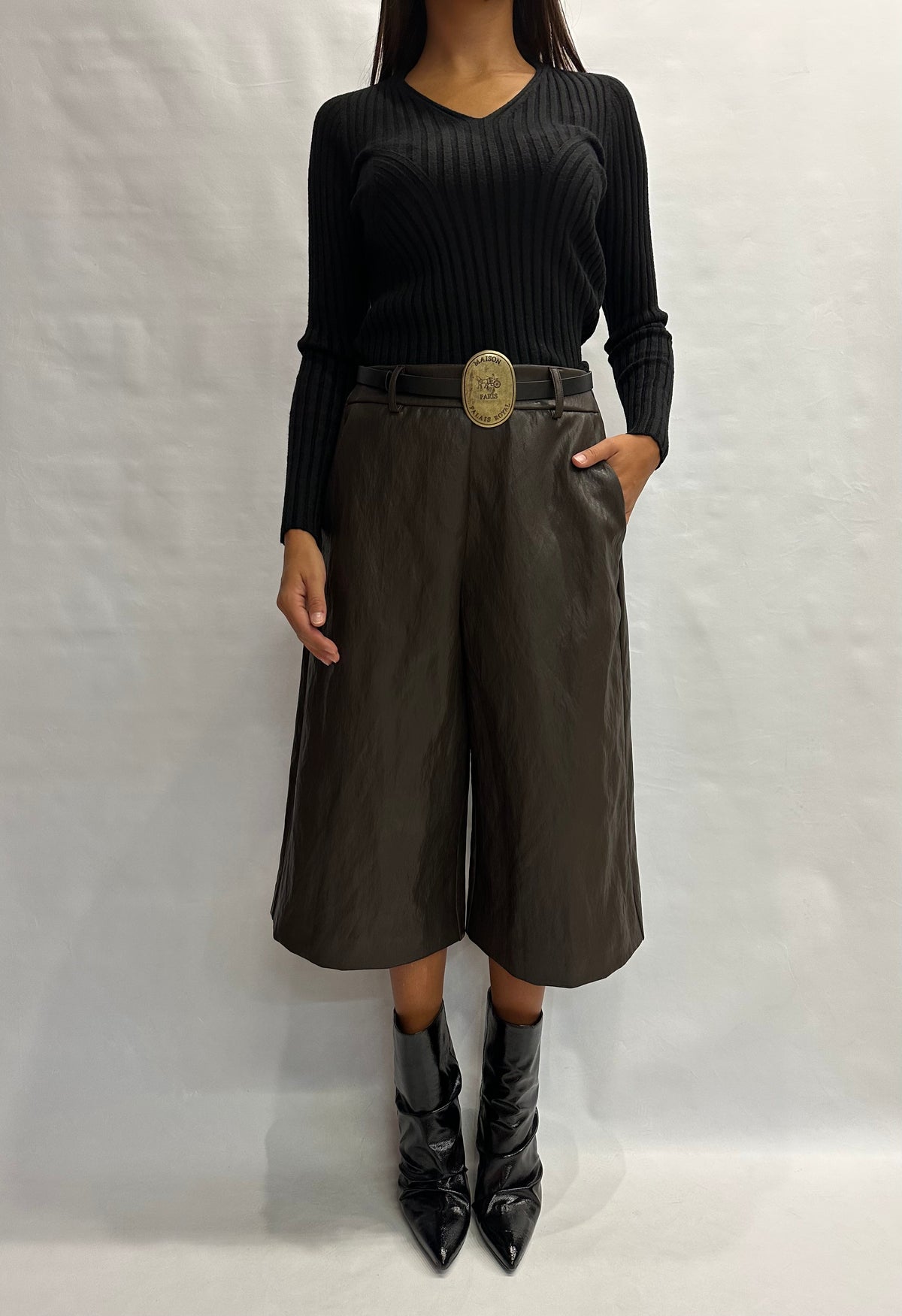 Pantalone TENSIONE IN modello pinocchietto in similpelle disponibile anche con giacca in coordinato - COD: W26P662