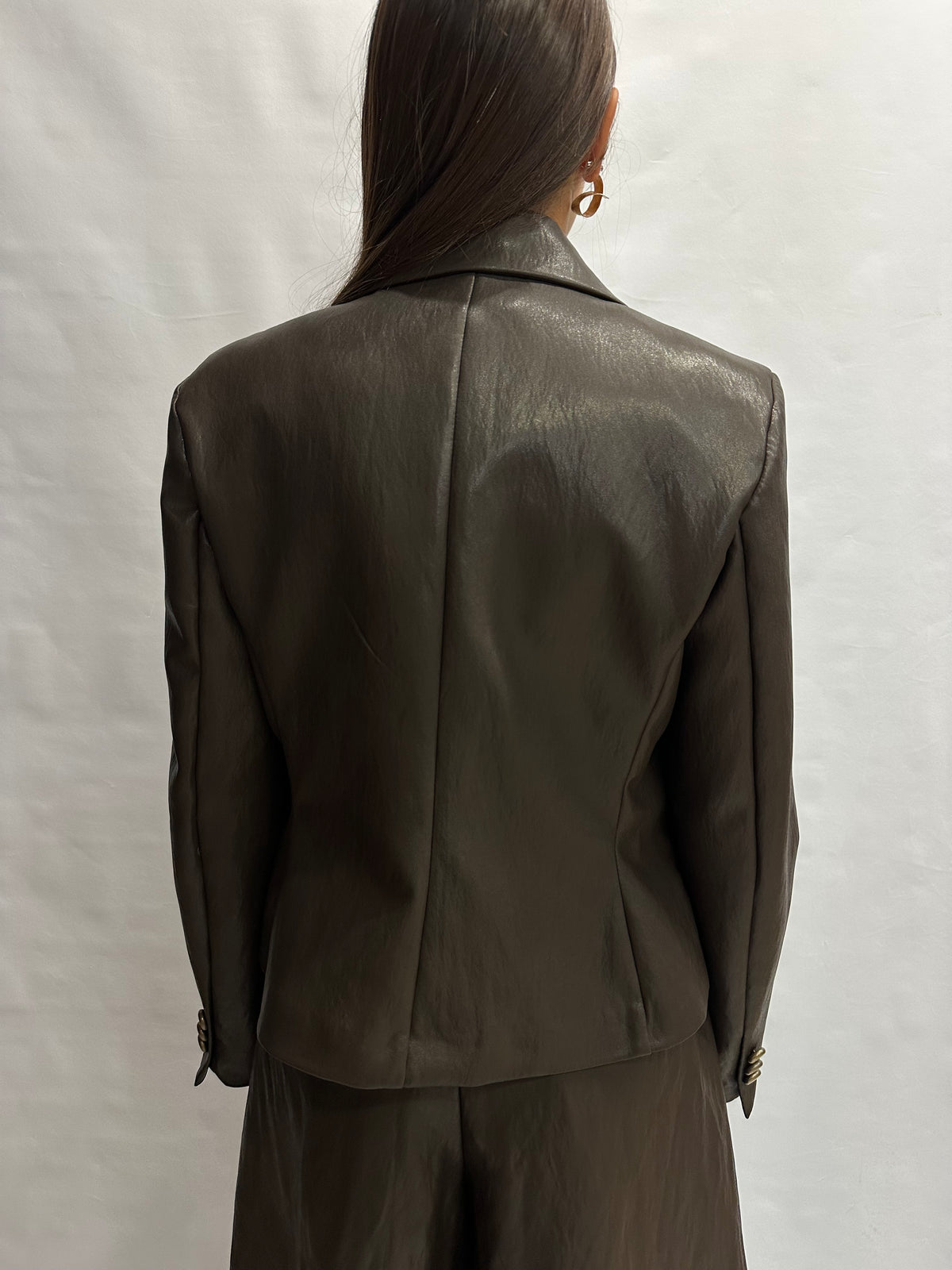 Giacca TENSIONE IN in similpelle disponibile con due pantaloni coordinato - COD: W26J658