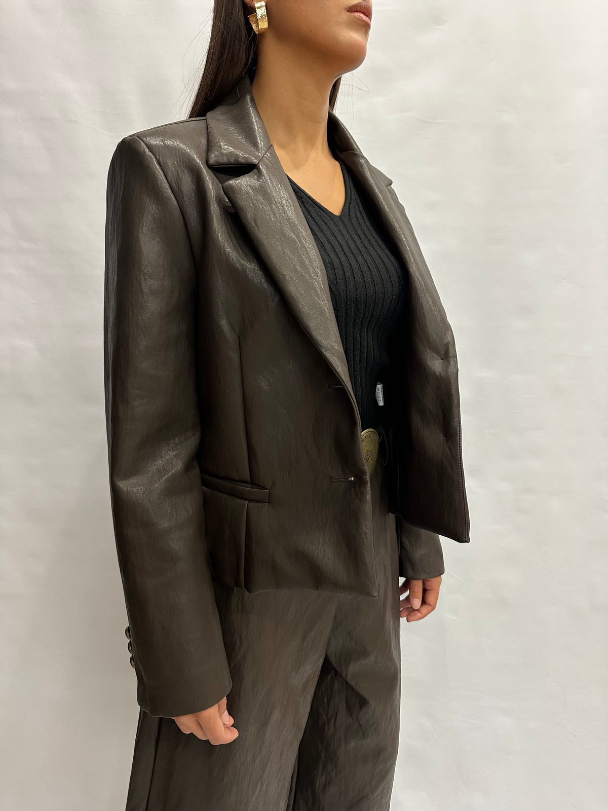 Giacca TENSIONE IN in similpelle disponibile con due pantaloni coordinato - COD: W26J658