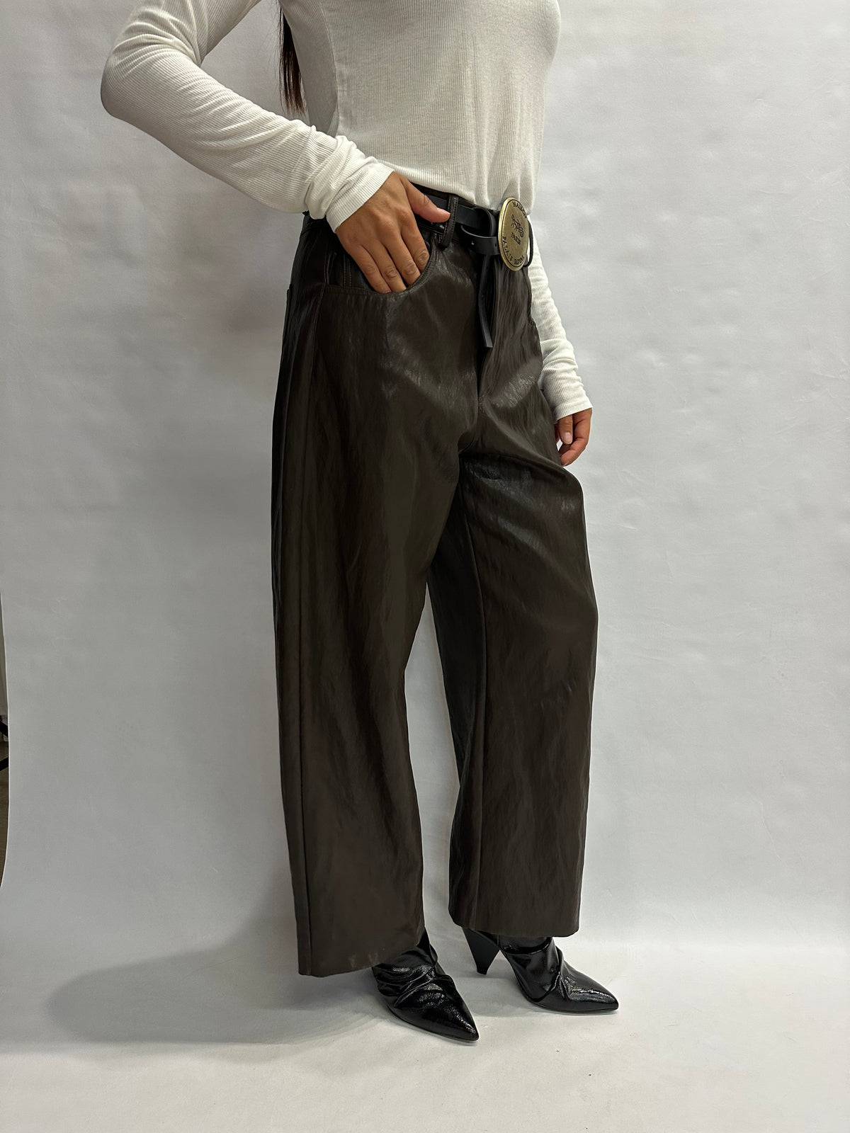 Pantalone TENSIONE IN modello in similpelle disponibile anche con giacca in coordinato - COD: W26P660