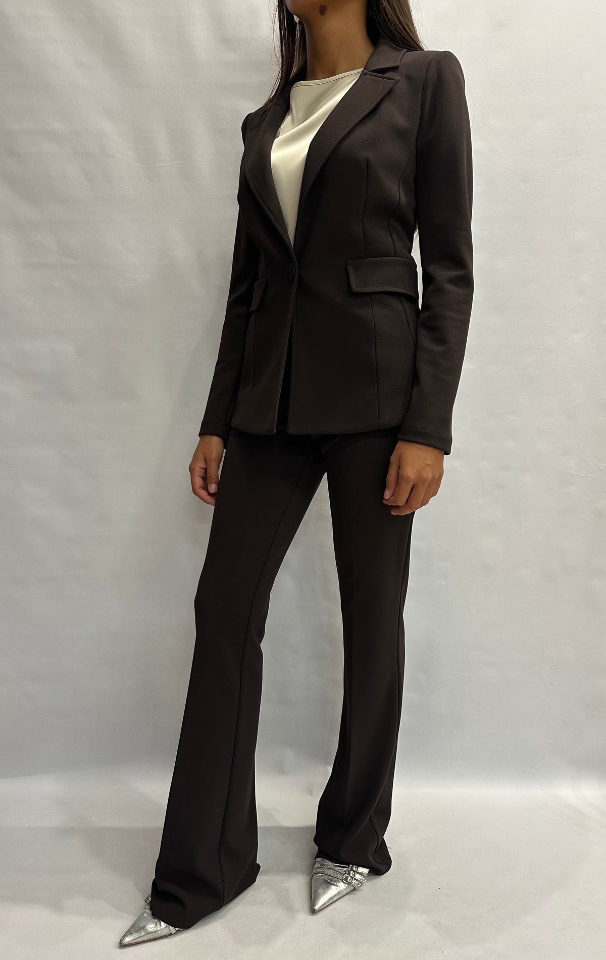 Pantalone RINASCIMENTO (MARRONE) in crêpe a zampa disponibile anche con giacca in coordinato COD: CFC0130162003