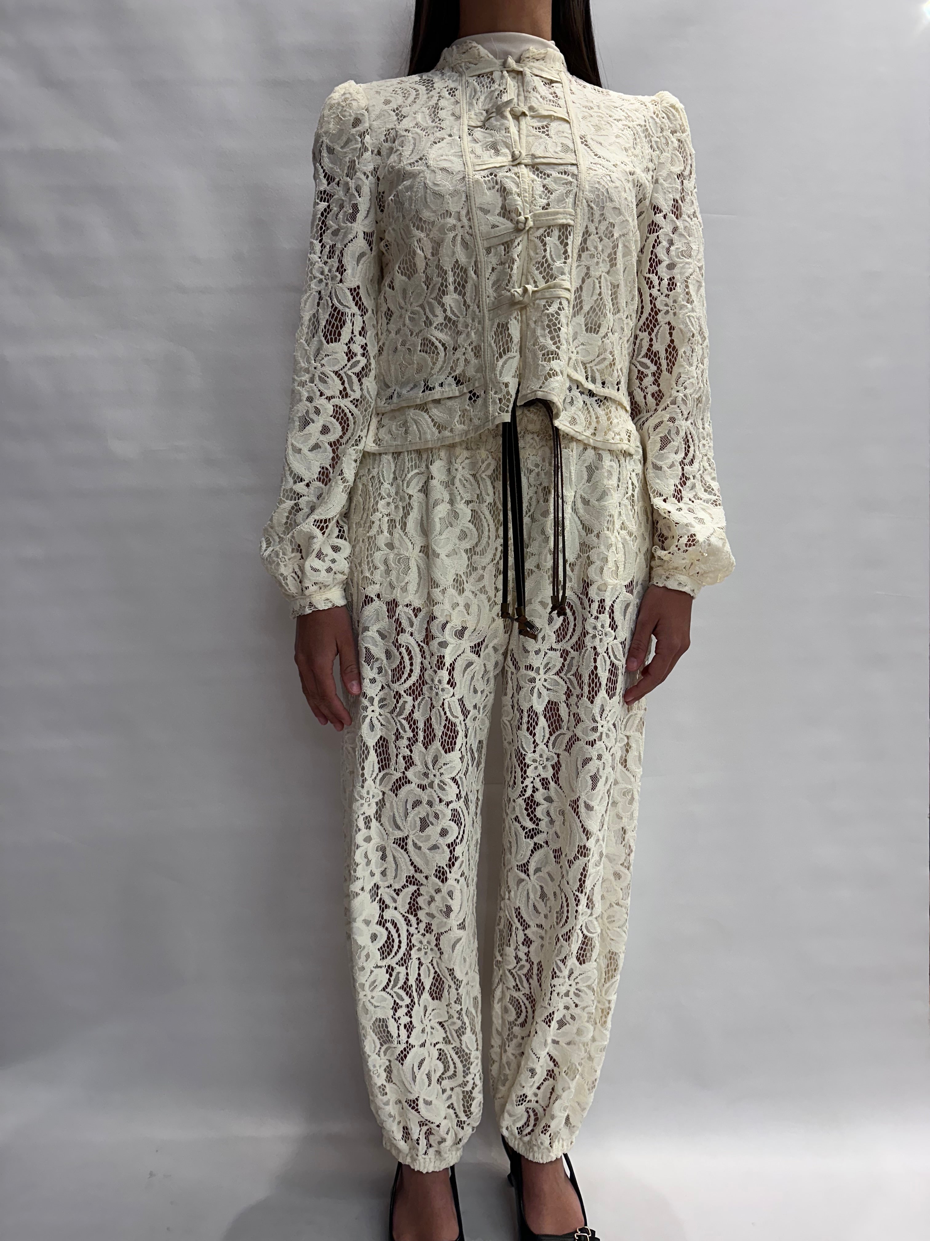 Pantaloni TENSIONE IN RINASCIMENTO morbido di gamba, in pizzo disponibile con casacca in coordinato- Cod: S26P764