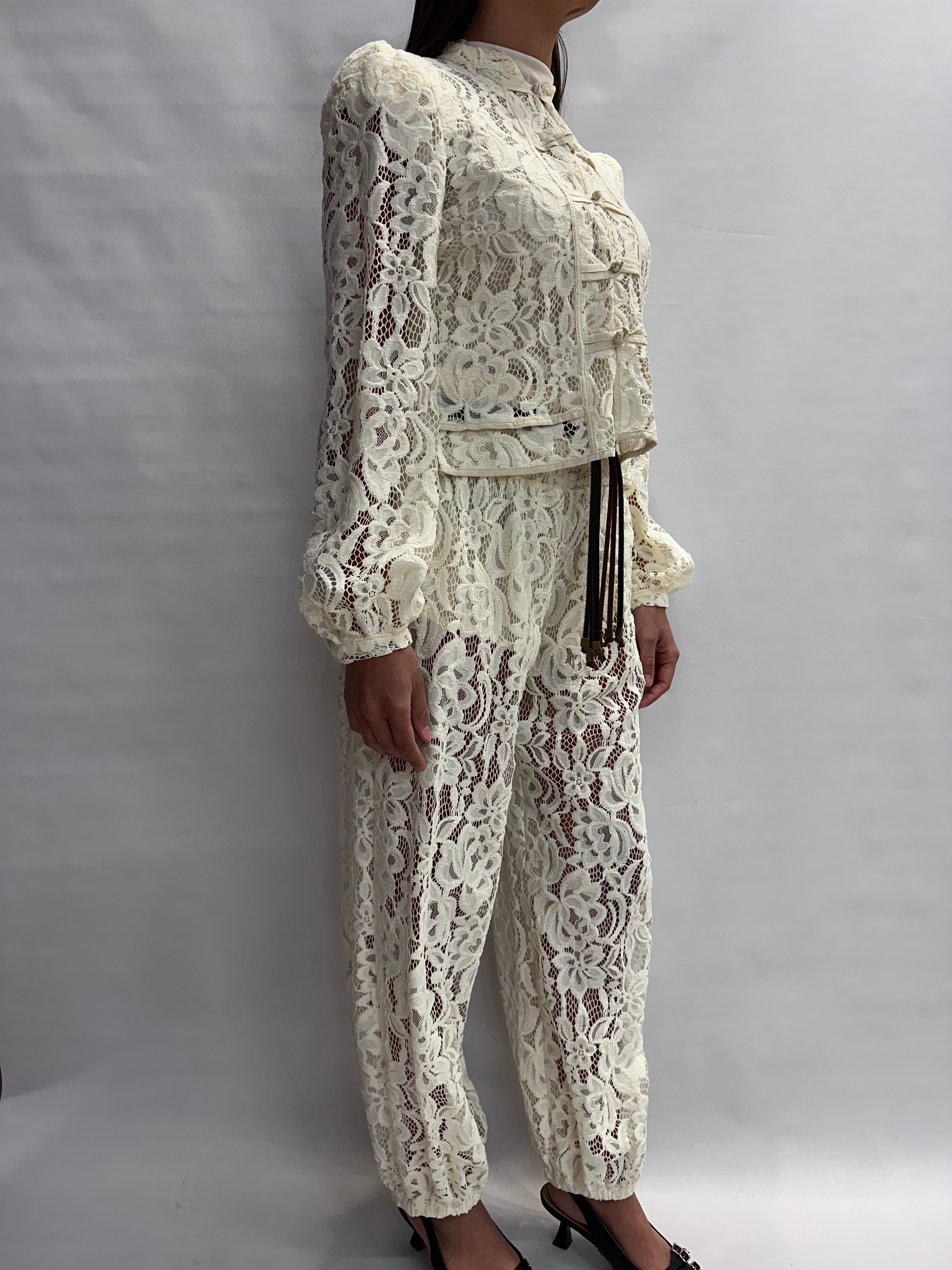 Pantaloni TENSIONE IN RINASCIMENTO morbido di gamba, in pizzo disponibile con casacca in coordinato- Cod: S26P764