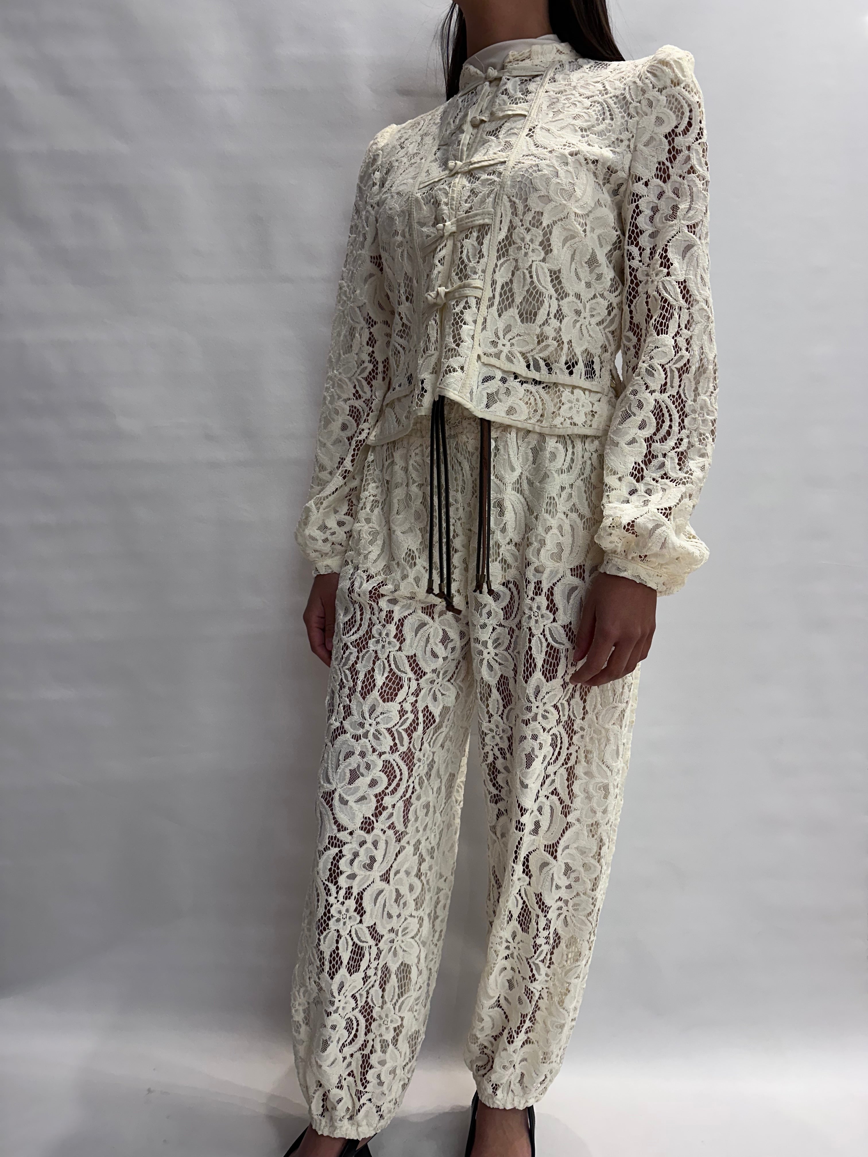 Pantaloni TENSIONE IN RINASCIMENTO morbido di gamba, in pizzo disponibile con casacca in coordinato- Cod: S26P764