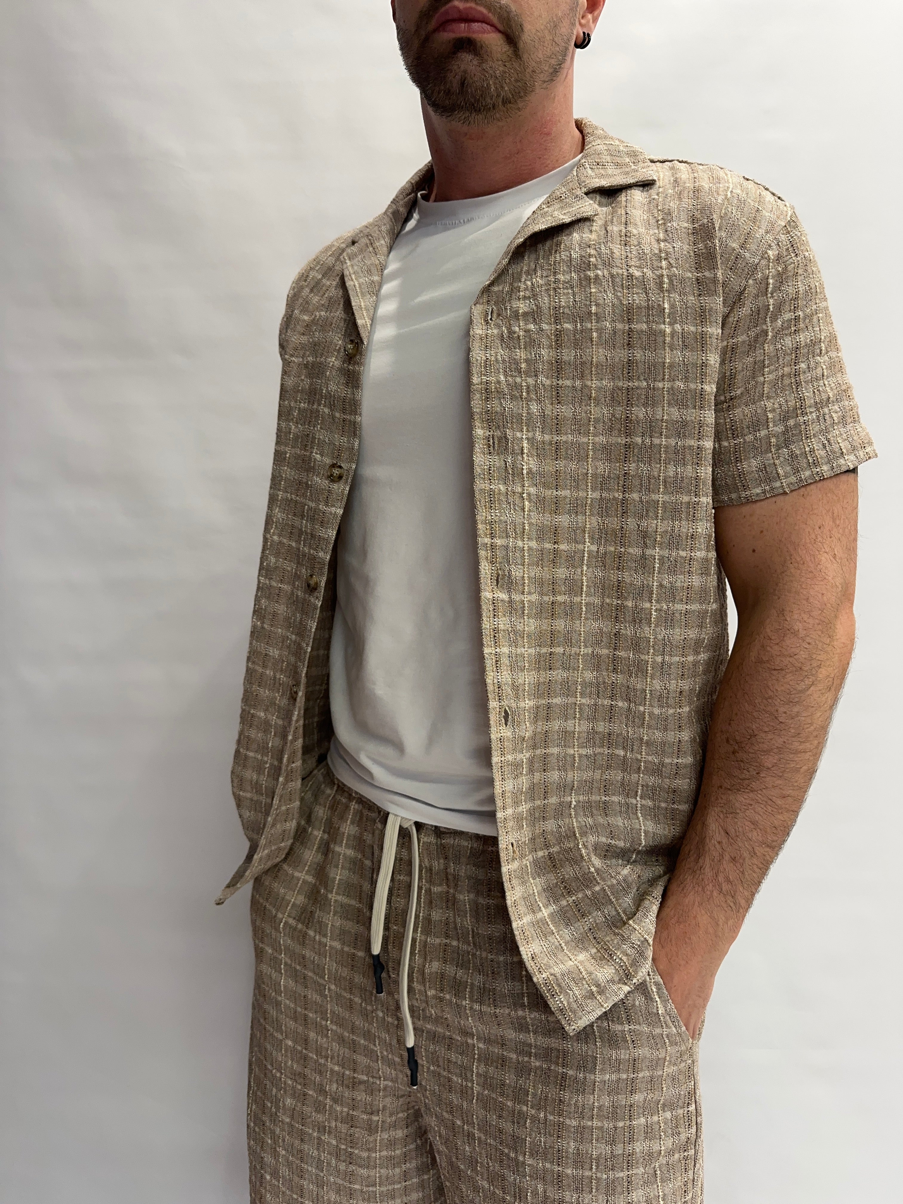 Camicia BL11 in trama jacquard, leggermente over, manica corta, disponibile anche con bermuda in coordinato - Cod: 05BL263530