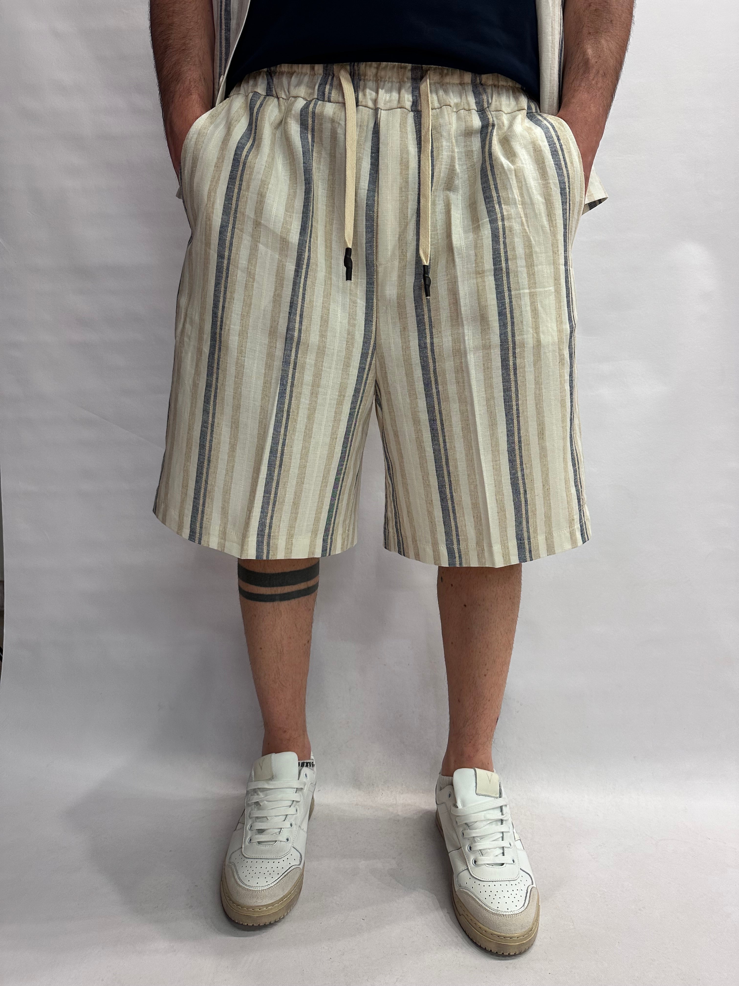 Bermuda BL11 molto morbido di gamba, trama a righe irregolari, con coulisse in vita, disponibile anche con camicia in coordinato - COD: 05BL26253
