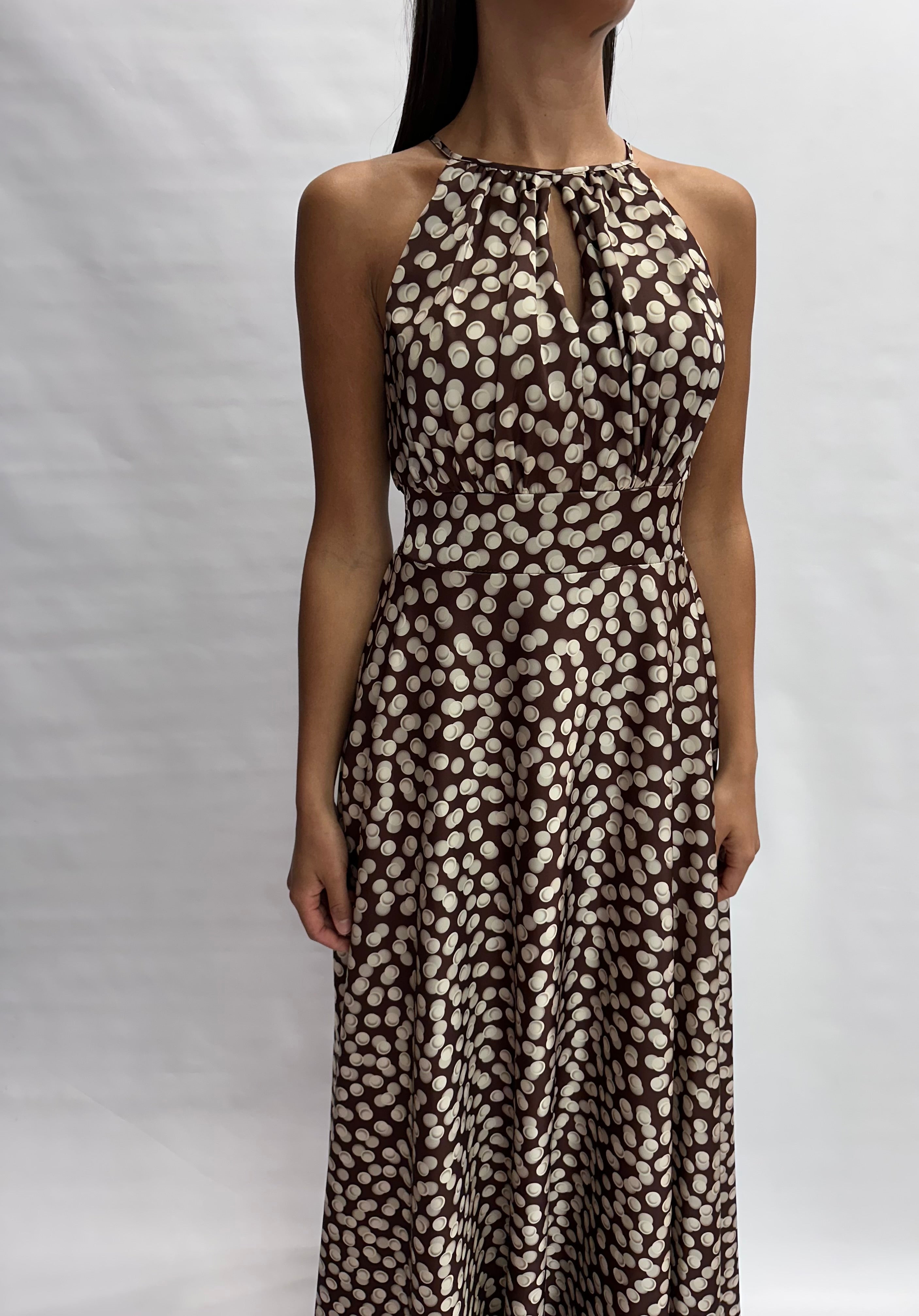 Abito RINASCIMENTO lungo in raso trama a piccole cerchi, con scollo all'americana - COD: CFC0129081003