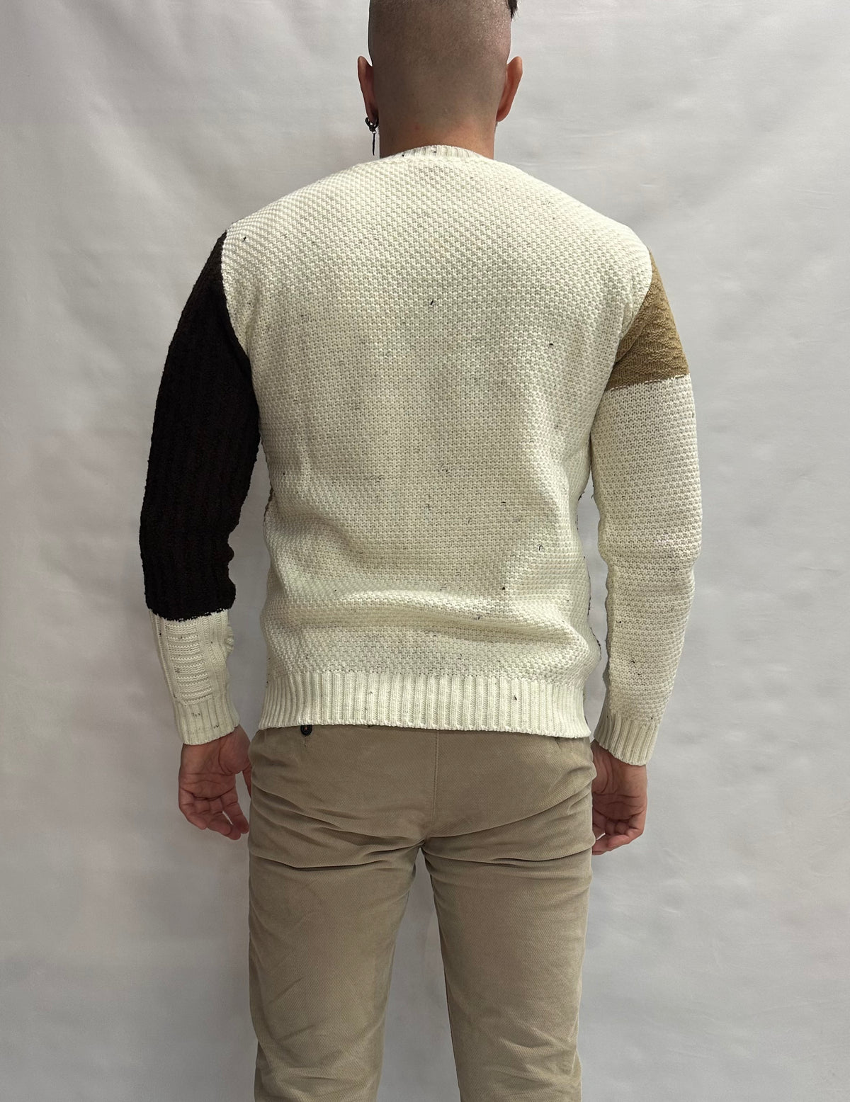 Maglione BL11 girocollo a blocchi color Cioccolato e Beige su fondo Panna, Cod: 13BOSA128