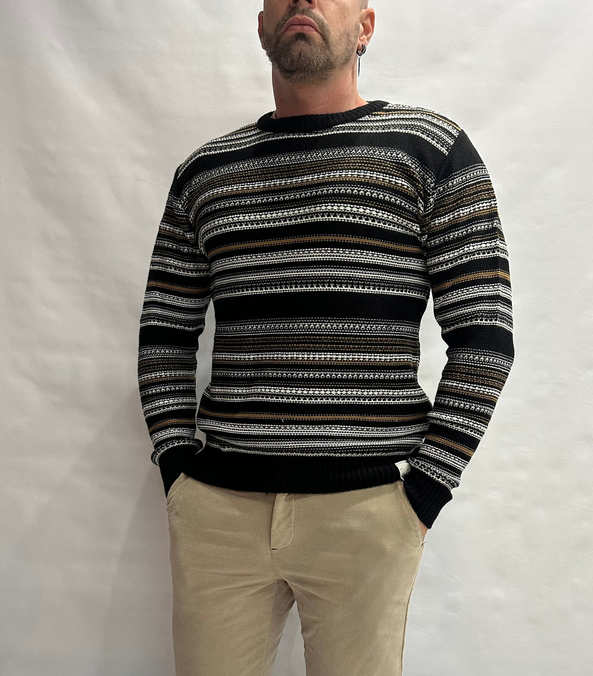 Maglione BL11 girocollo a righe irregolari con lavorazioni, Cod: 2463780001
