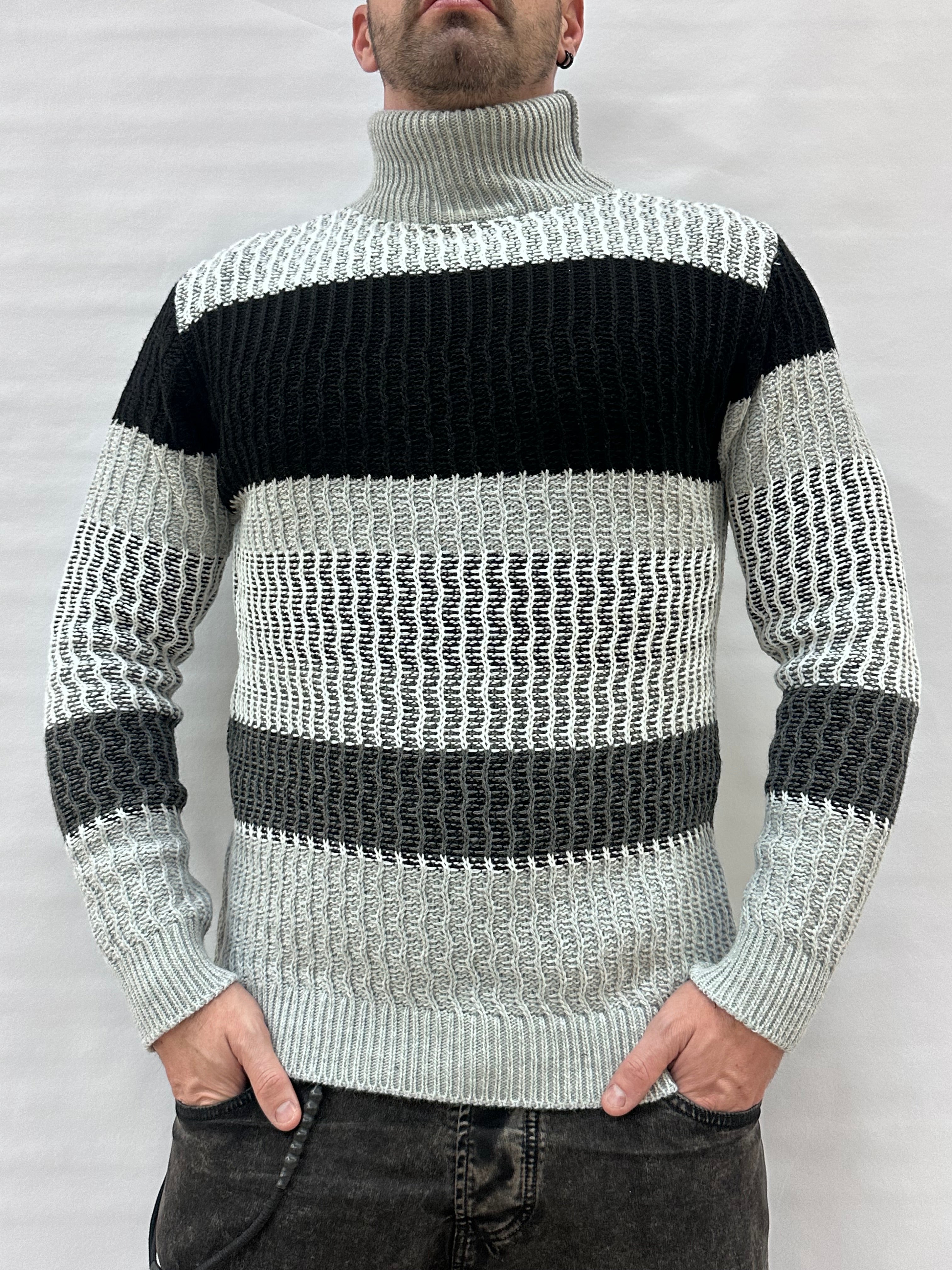 Dolcevita IMPERIAL a righe irregolari Bianche e Nere su fondo Grigio , Cod: M81411171