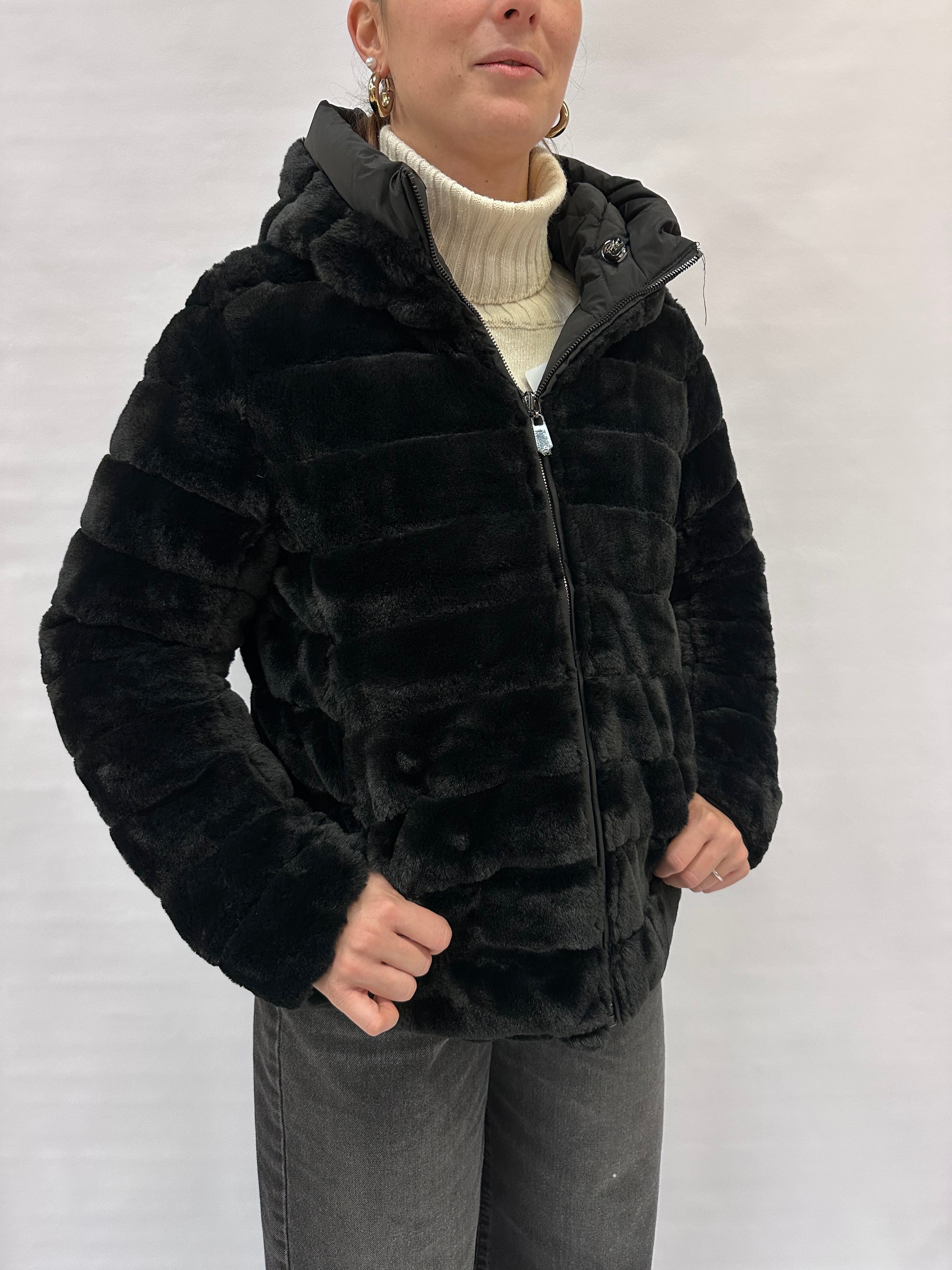 Pelliccia ecologica corta COXI MODA reversibile a piumino trapuntato - COD: pellicciapiu