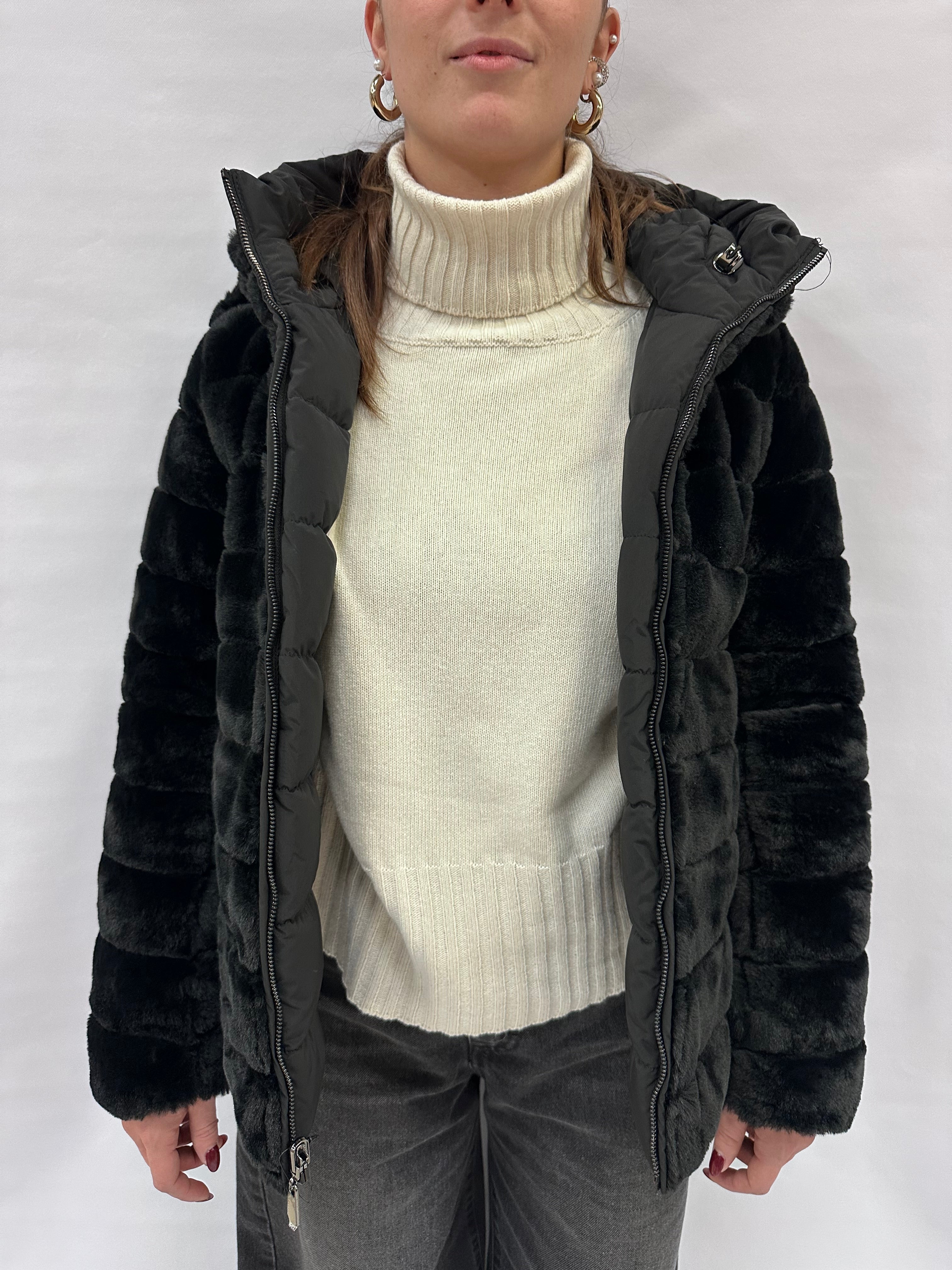 Pelliccia ecologica corta COXI MODA reversibile a piumino trapuntato - COD: pellicciapiu