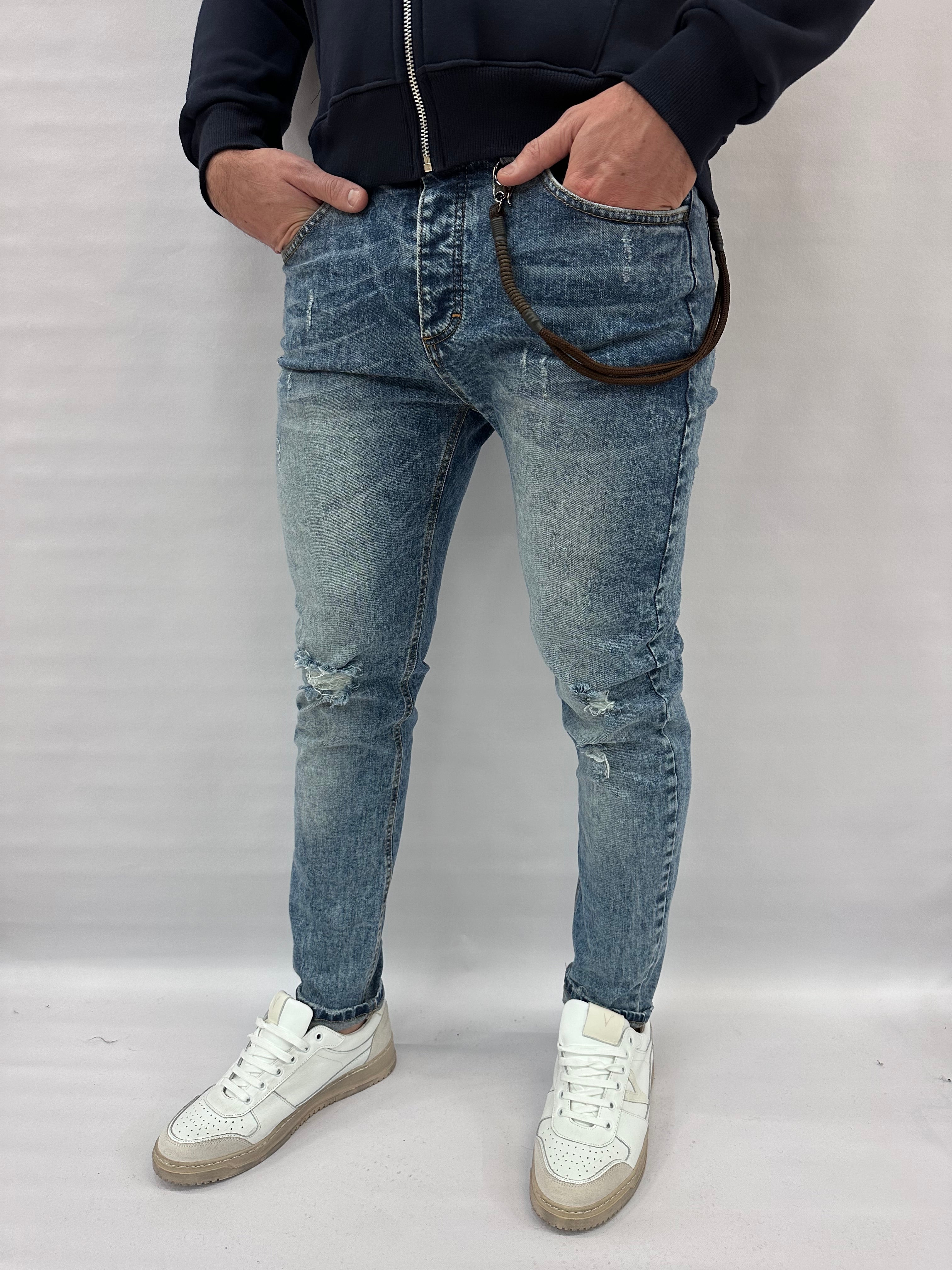 Jeans XAGON MAN slim, con strappi sulle ginocchia  - COD: UMR252