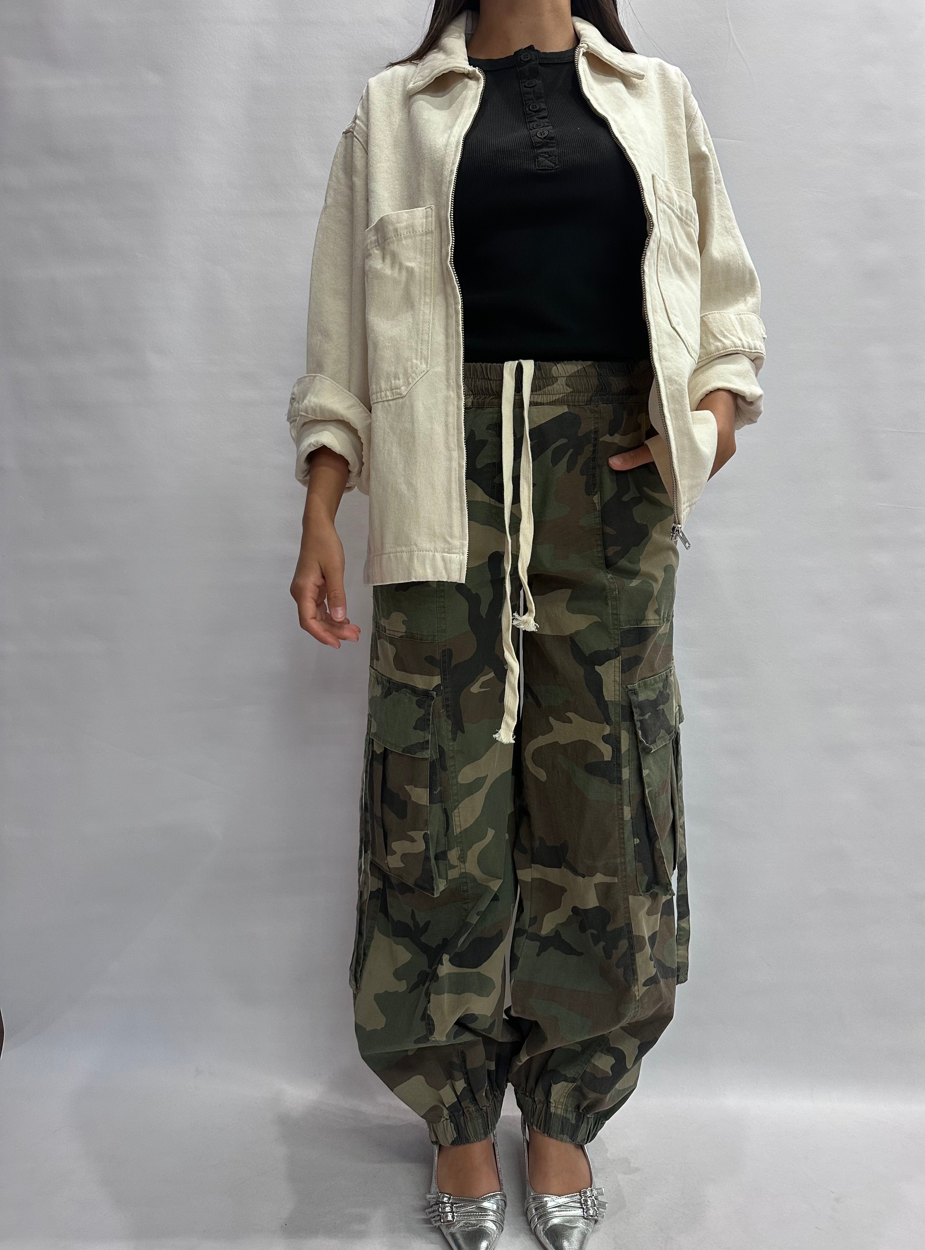 Pantalone TENSIONE IN modello "Balloon" cargo gamba ampia e fondo con elastico - COD: S26P510