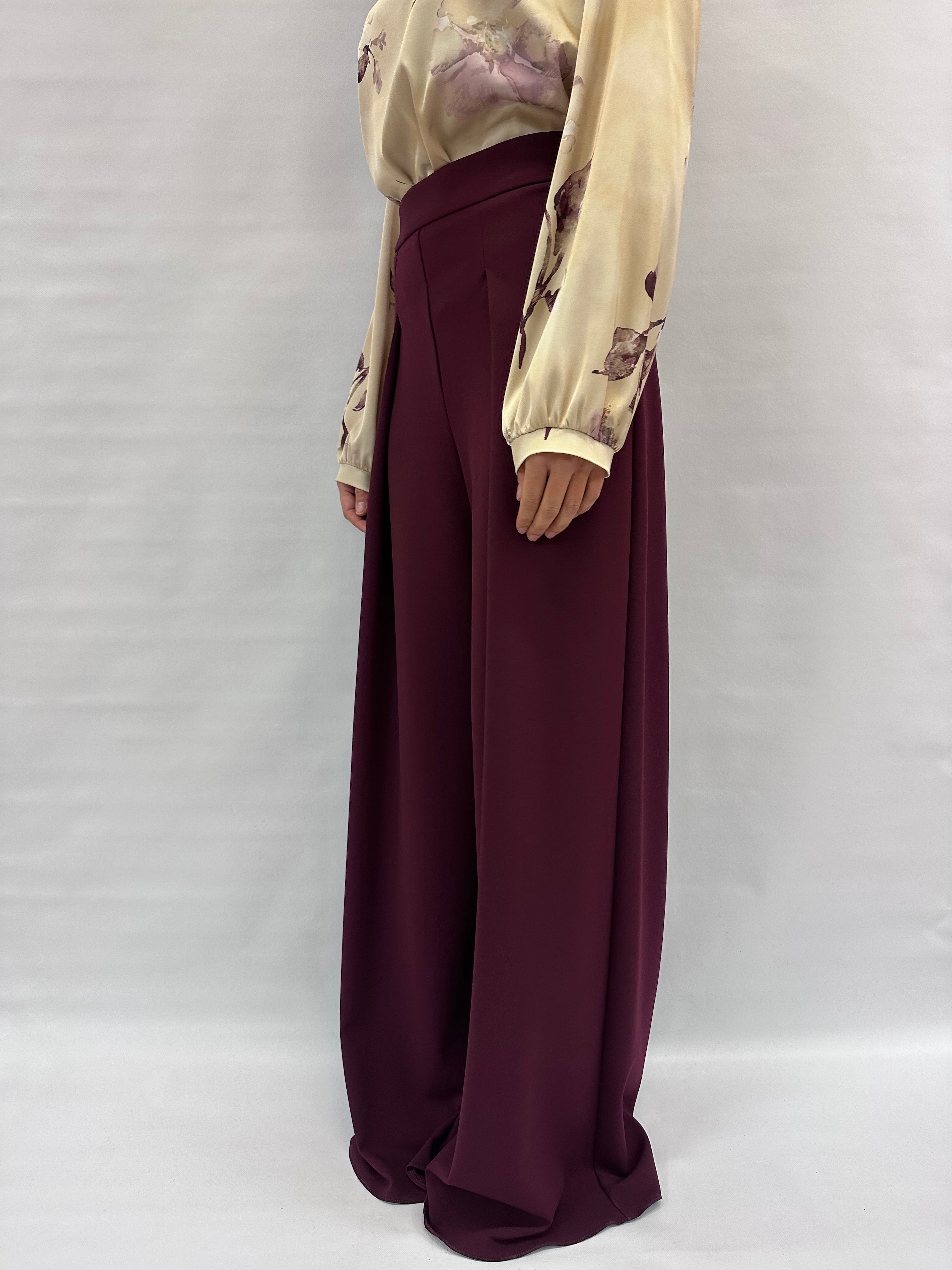 Pantalone RINASCIMENTO in crêpe a palazzo con ampie pences disponibile anche con due giacche in coordinato COD: CFC0125301003