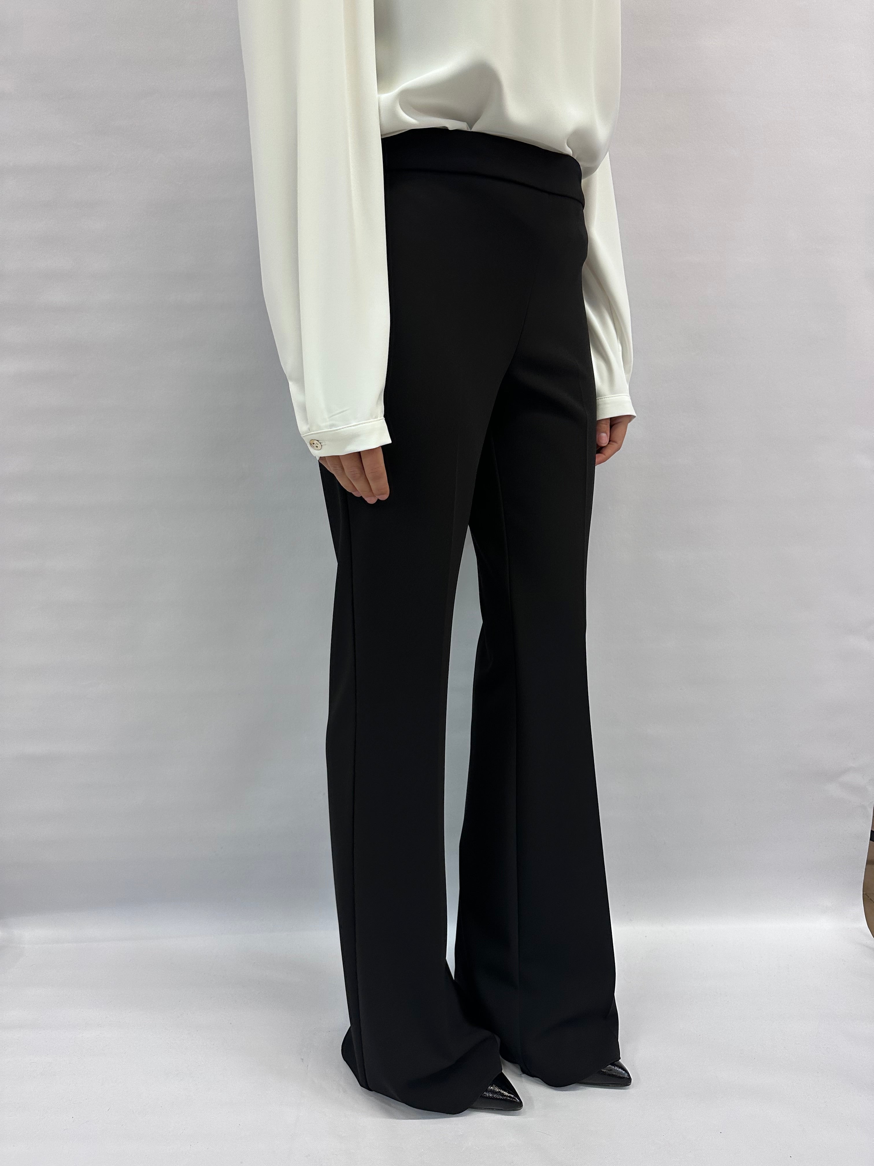 Pantalone RINASCIMENTO in crêpe a zampa disponibile anche con giacca in coordinato COD: CFC0118267003