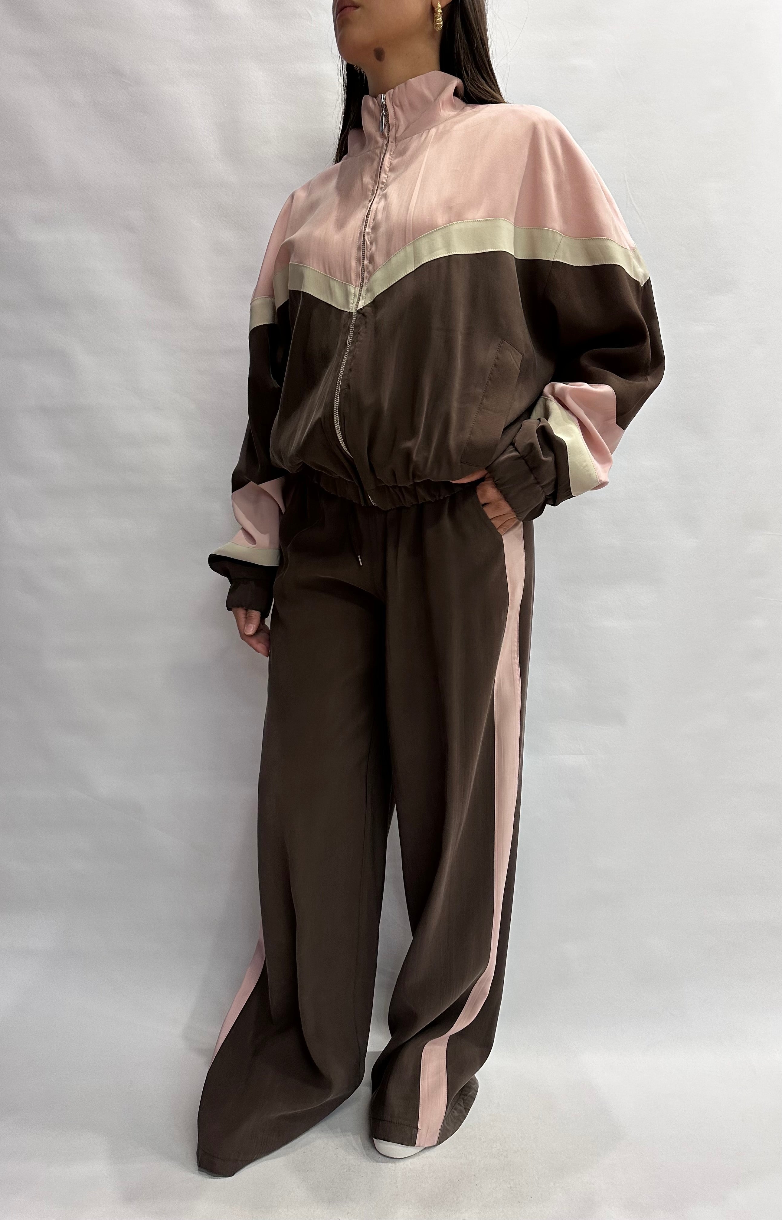 Coordinato TENSIONE IN composto da pantalone e giubbino a mo' di felpa con cerniera, COD: 26P4584 e 26B4568