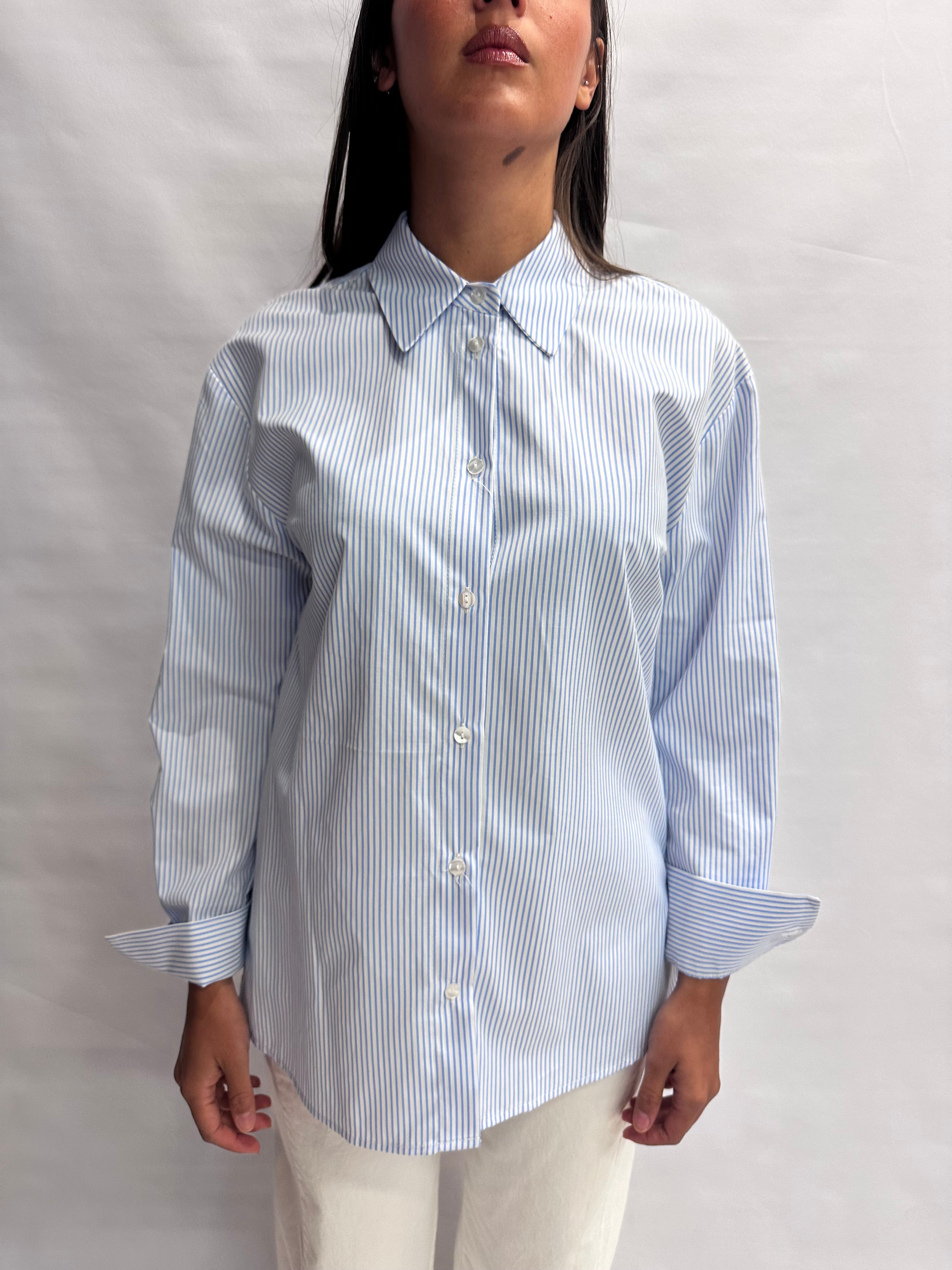 Camicia TENSIONE IN con trama a righe, morbida con chiusura a bottoni - Cod: 26C3731