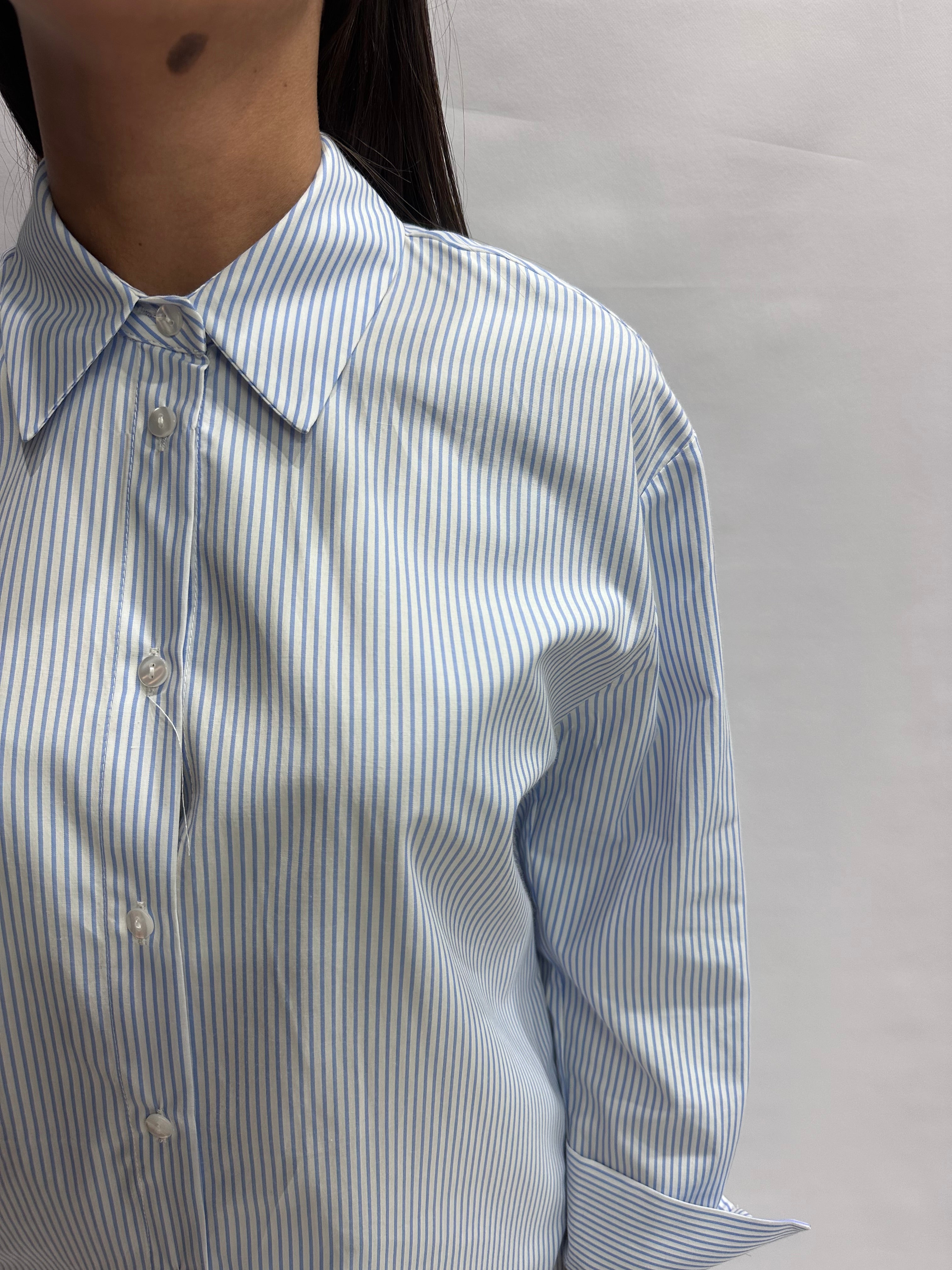 Camicia TENSIONE IN con trama a righe, morbida con chiusura a bottoni - Cod: 26C3731