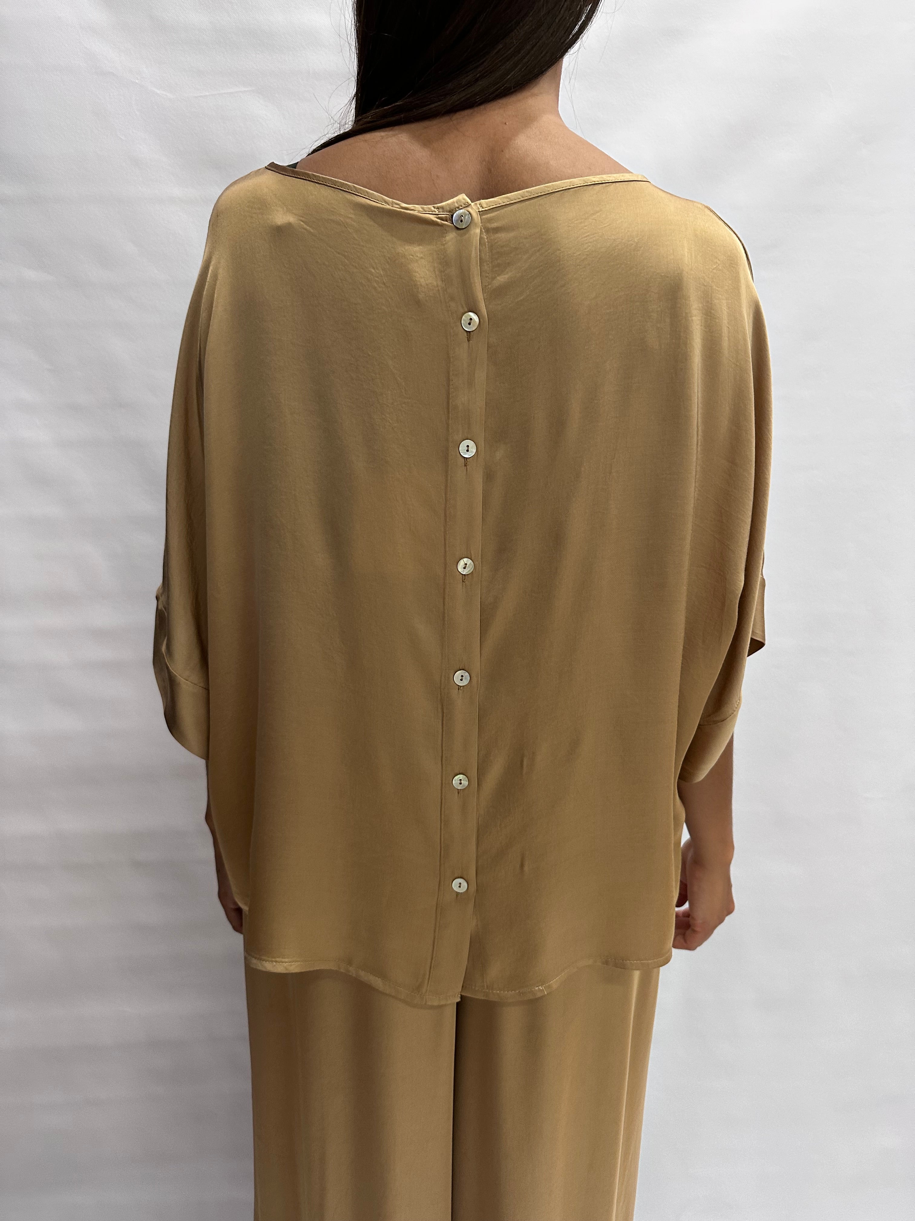 Camicetta TENSIONE IN asimmetrica con bottoni sul retro, disponibile anche con pantalone in coordinato,  COD: G434B05Q