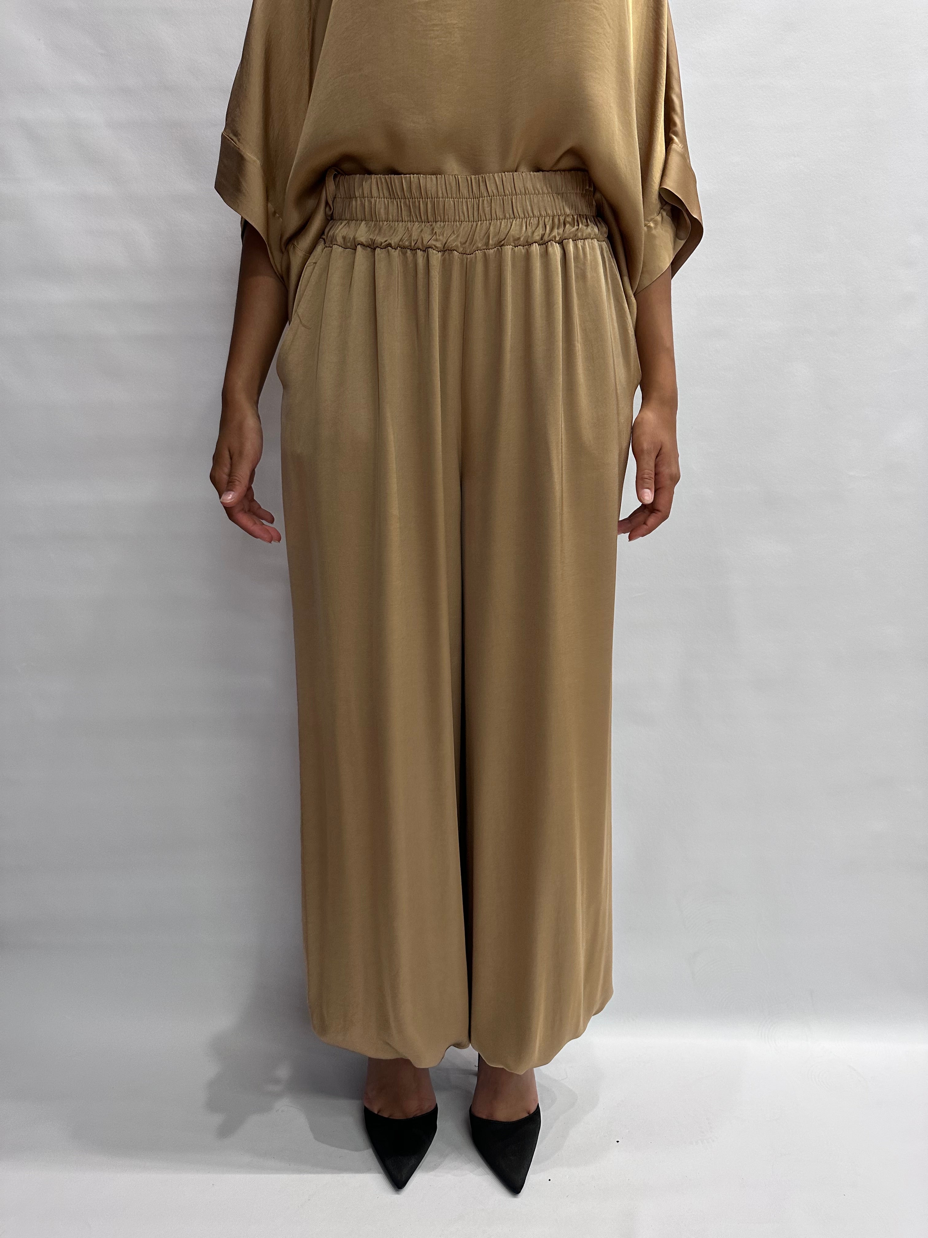 Pantalone TENSIONE IN modello "Aladino" disponibile anche con 3 pezzi sopra in coordinato, COD: G431P22R