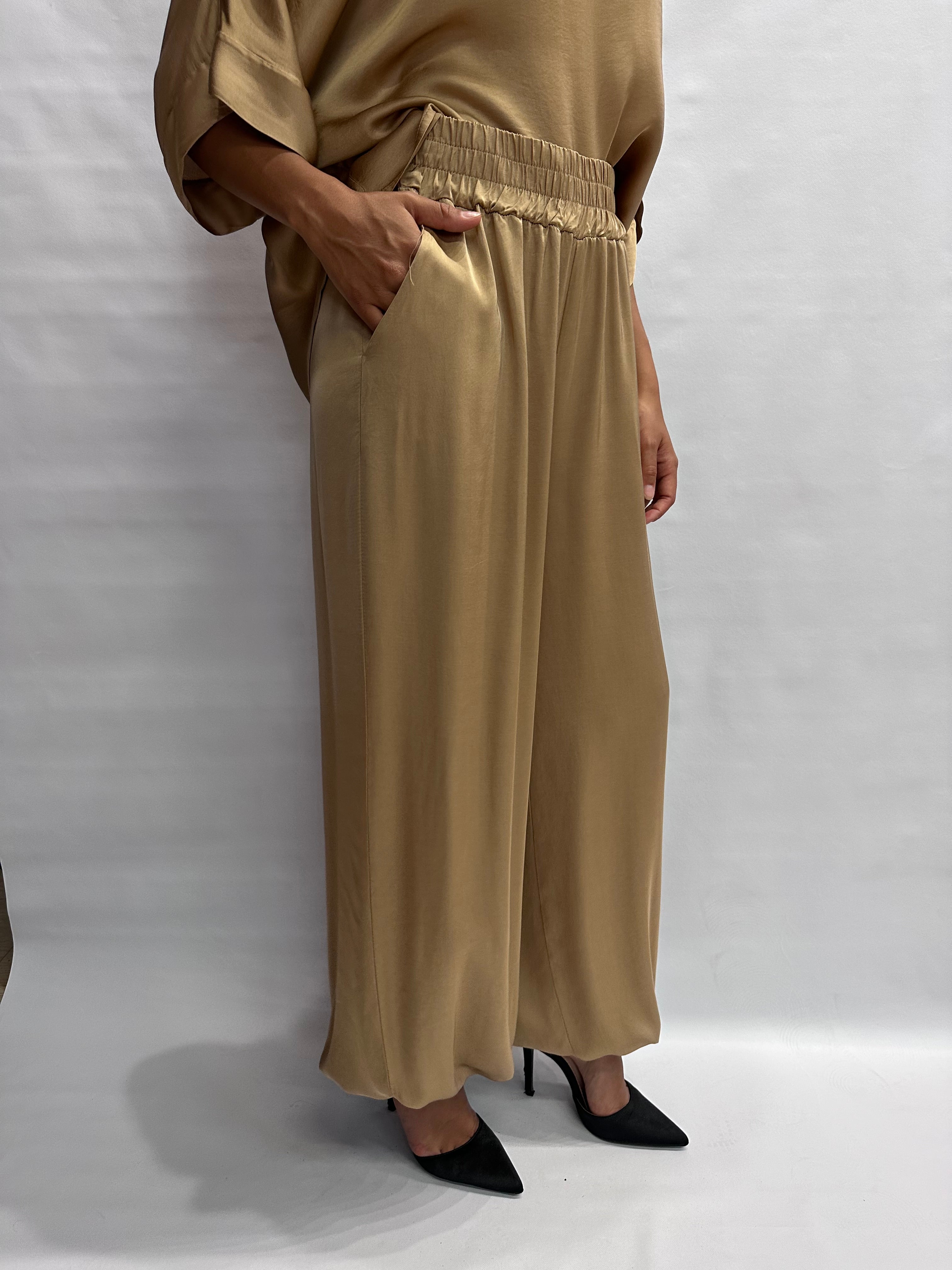 Pantalone TENSIONE IN modello "Aladino" disponibile anche con 3 pezzi sopra in coordinato, COD: G431P22R
