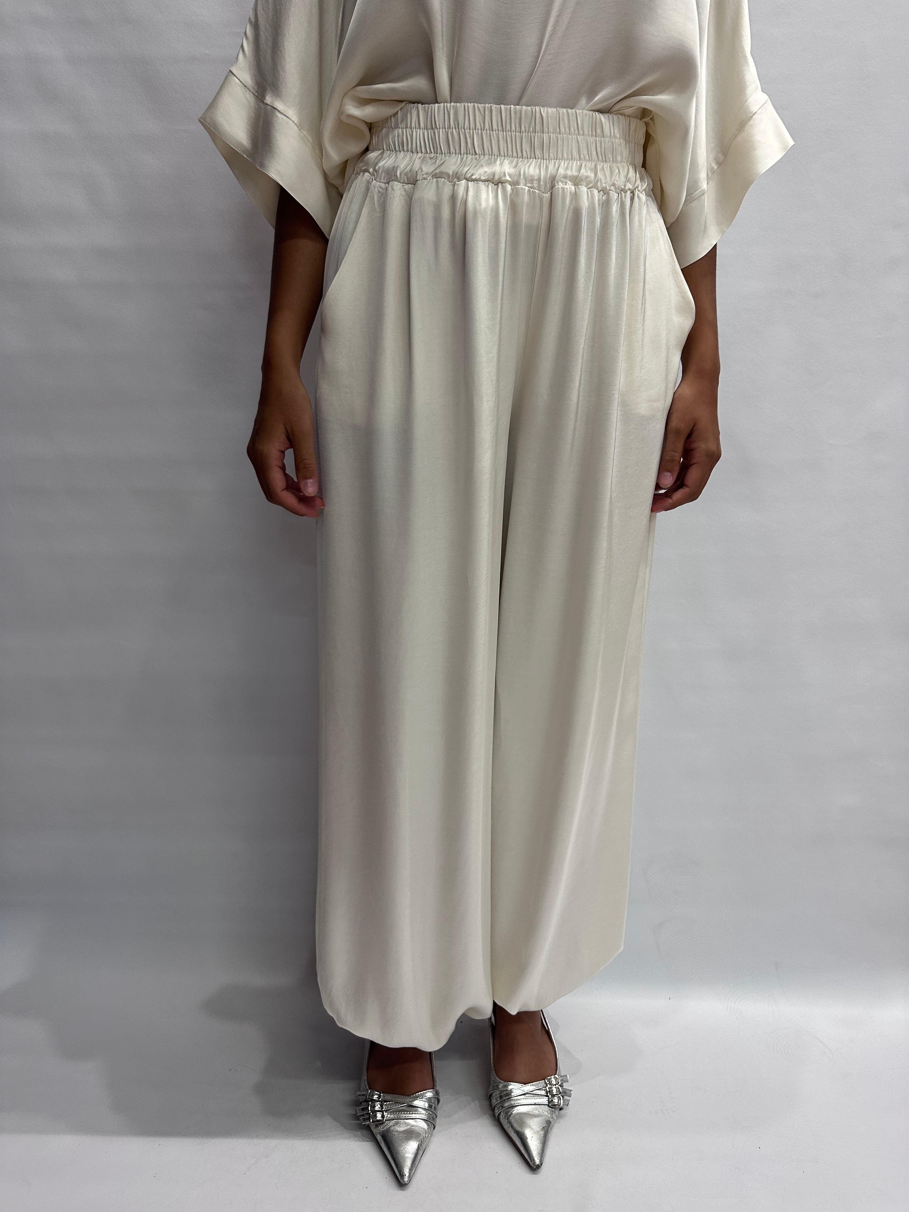 Pantalone TENSIONE IN modello "Aladino" disponibile anche con 3 pezzi sopra in coordinato, COD: G431P22R
