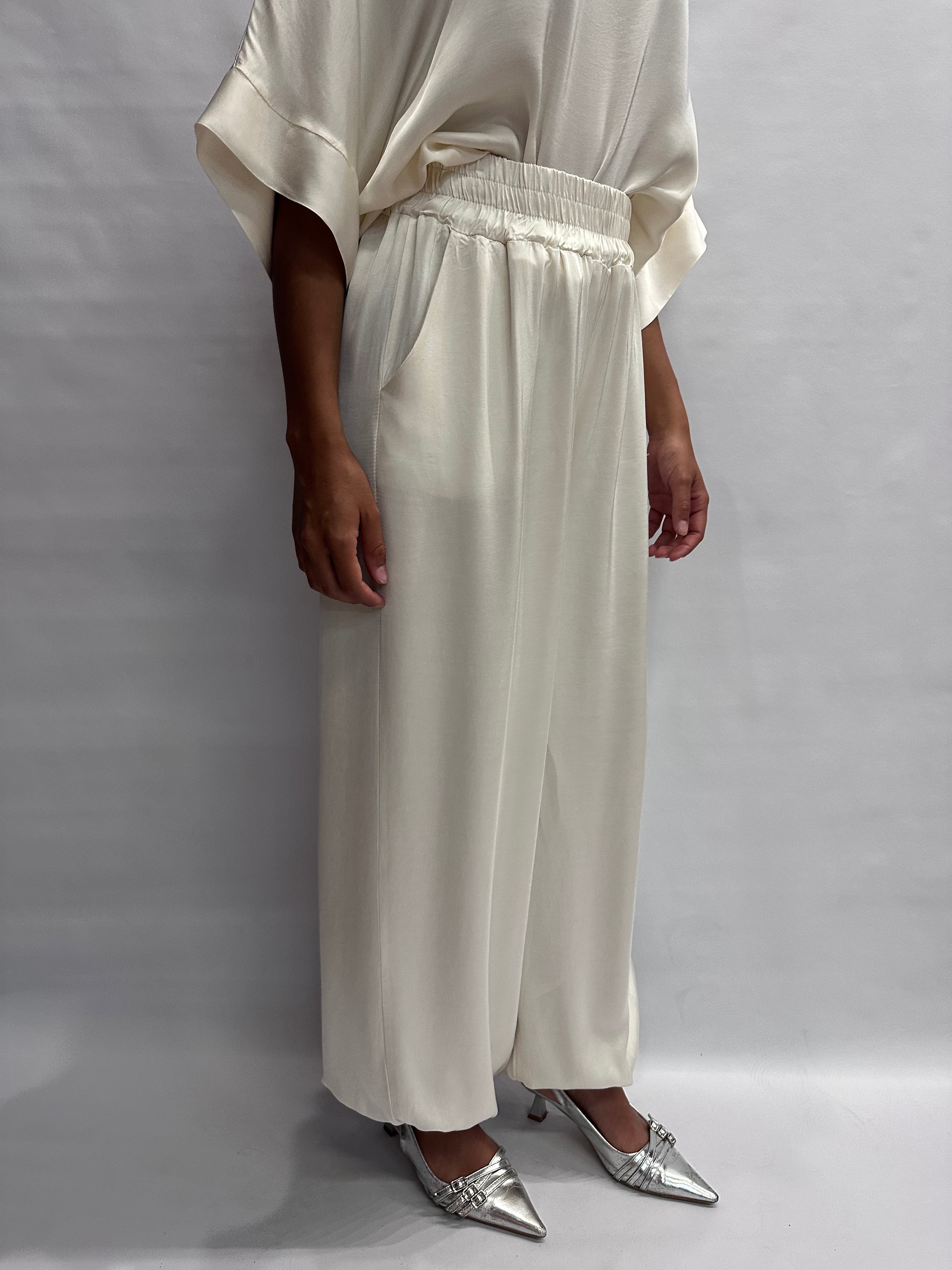 Pantalone TENSIONE IN modello "Aladino" disponibile anche con 3 pezzi sopra in coordinato, COD: G431P22R