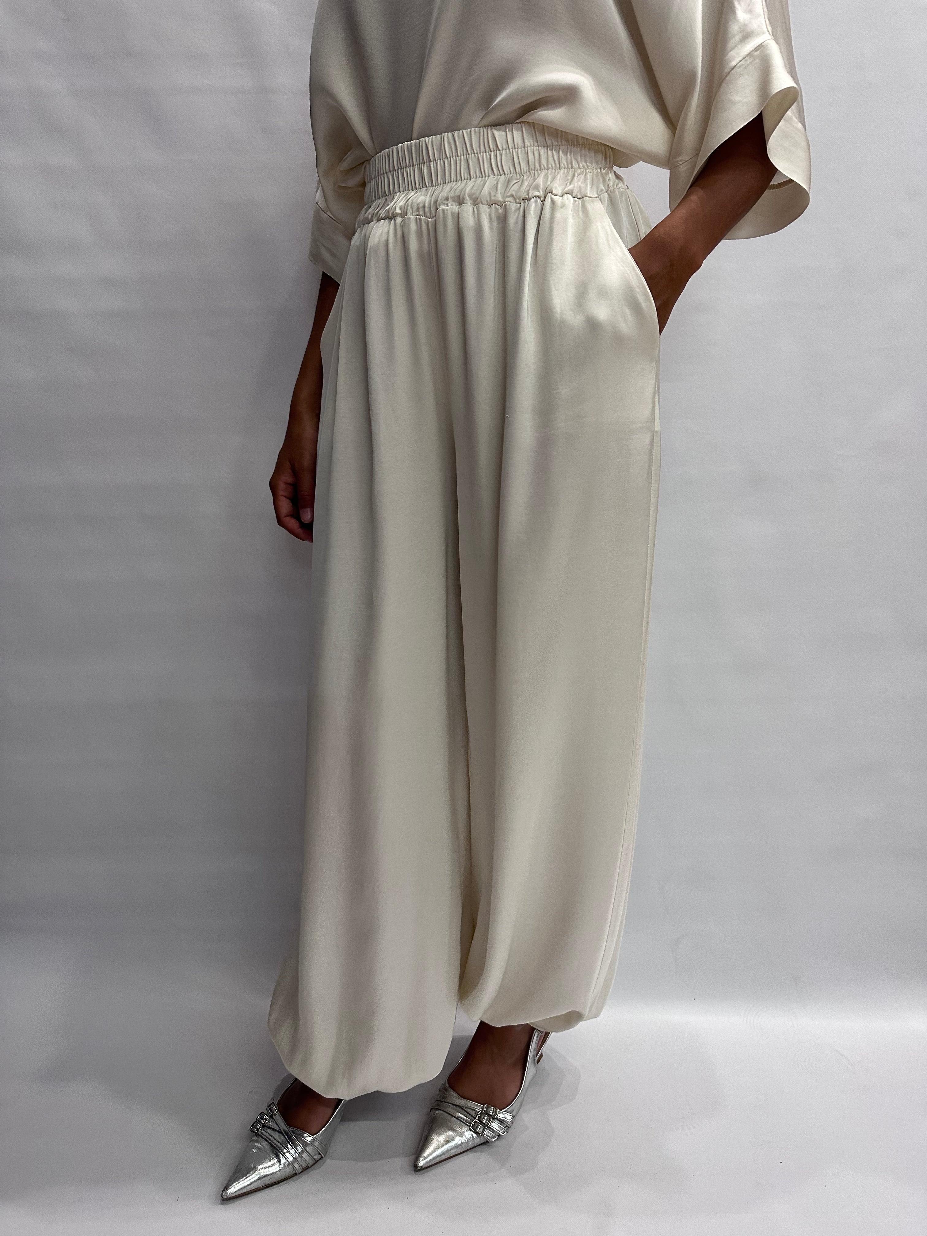 Pantalone TENSIONE IN modello "Aladino" disponibile anche con 3 pezzi sopra in coordinato, COD: G431P22R