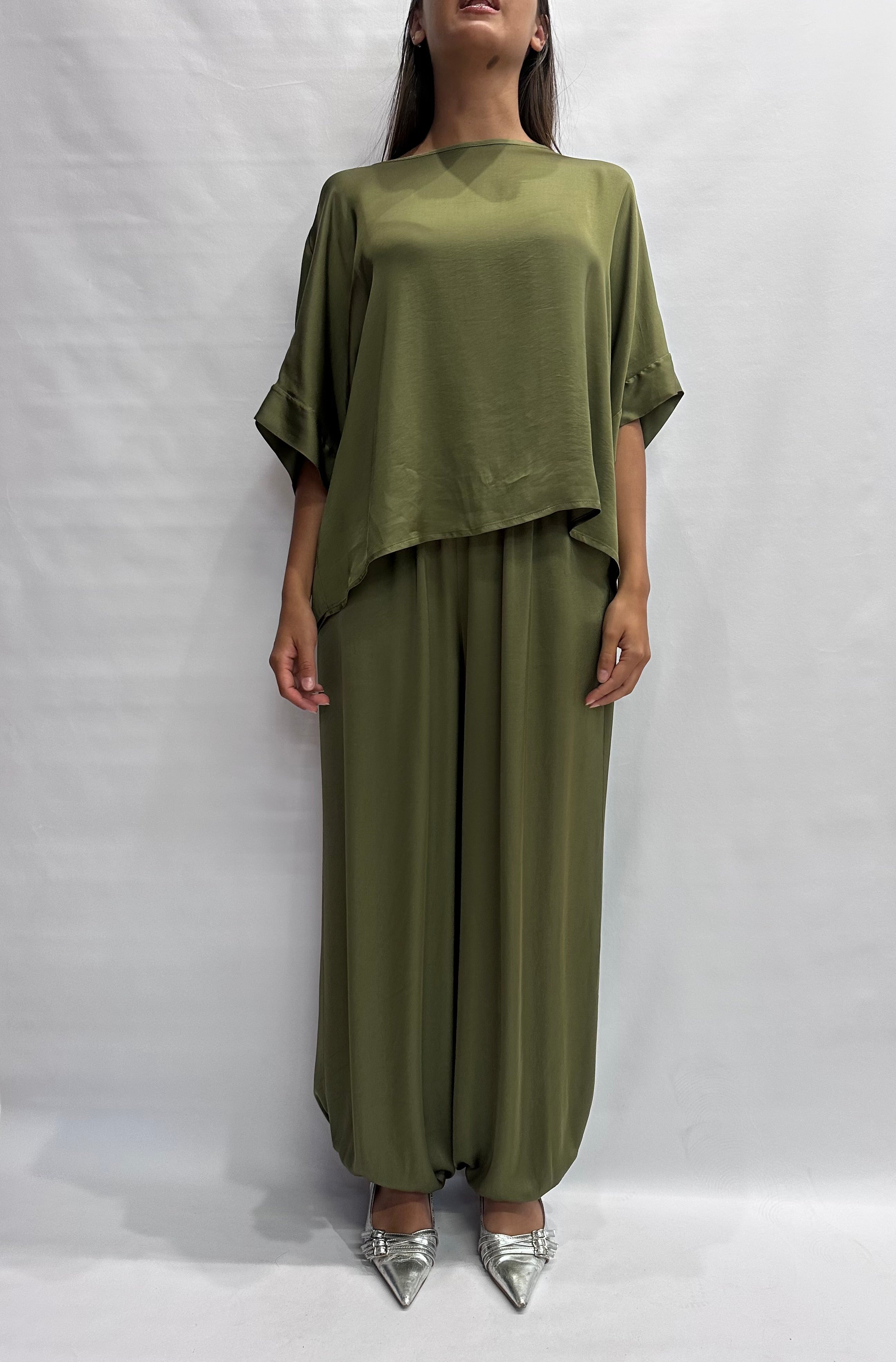 Pantalone TENSIONE IN modello "Aladino" disponibile anche con 3 pezzi sopra in coordinato, COD: G431P22R