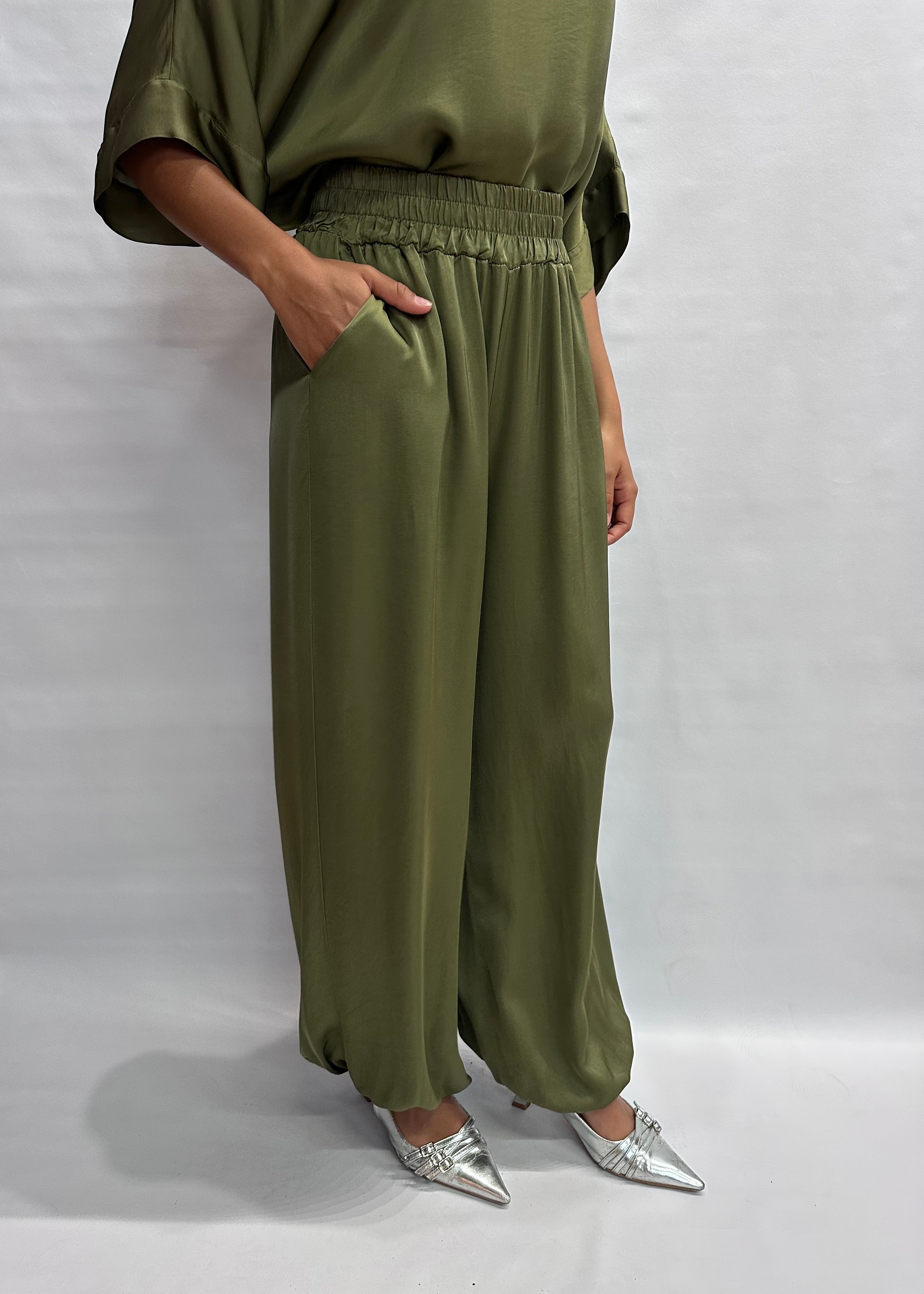 Pantalone TENSIONE IN modello "Aladino" disponibile anche con 3 pezzi sopra in coordinato, COD: G431P22R