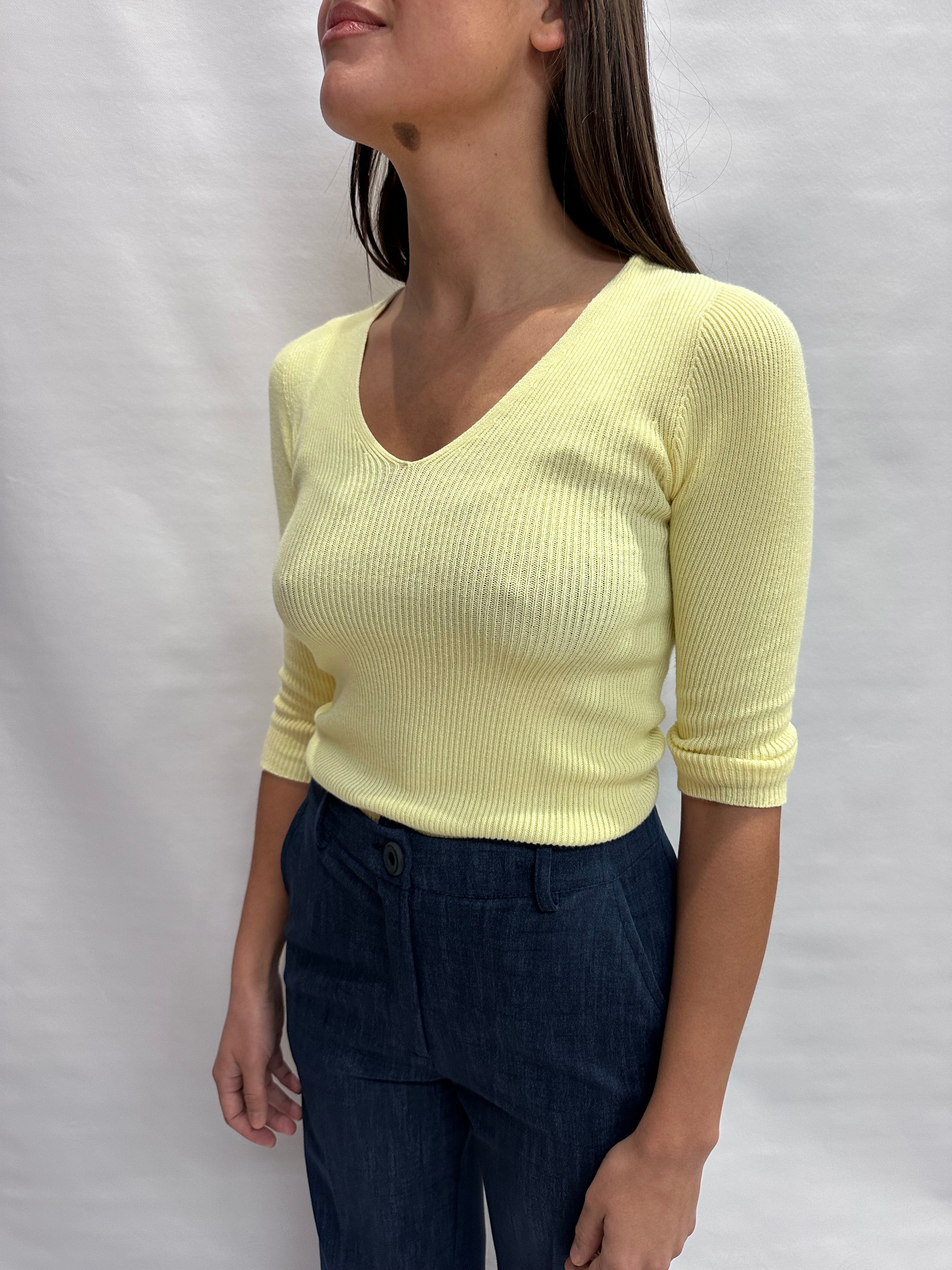 Maglia TENSIONE IN leggera con manica 3/4 e scollo a "V" - COD: 4439