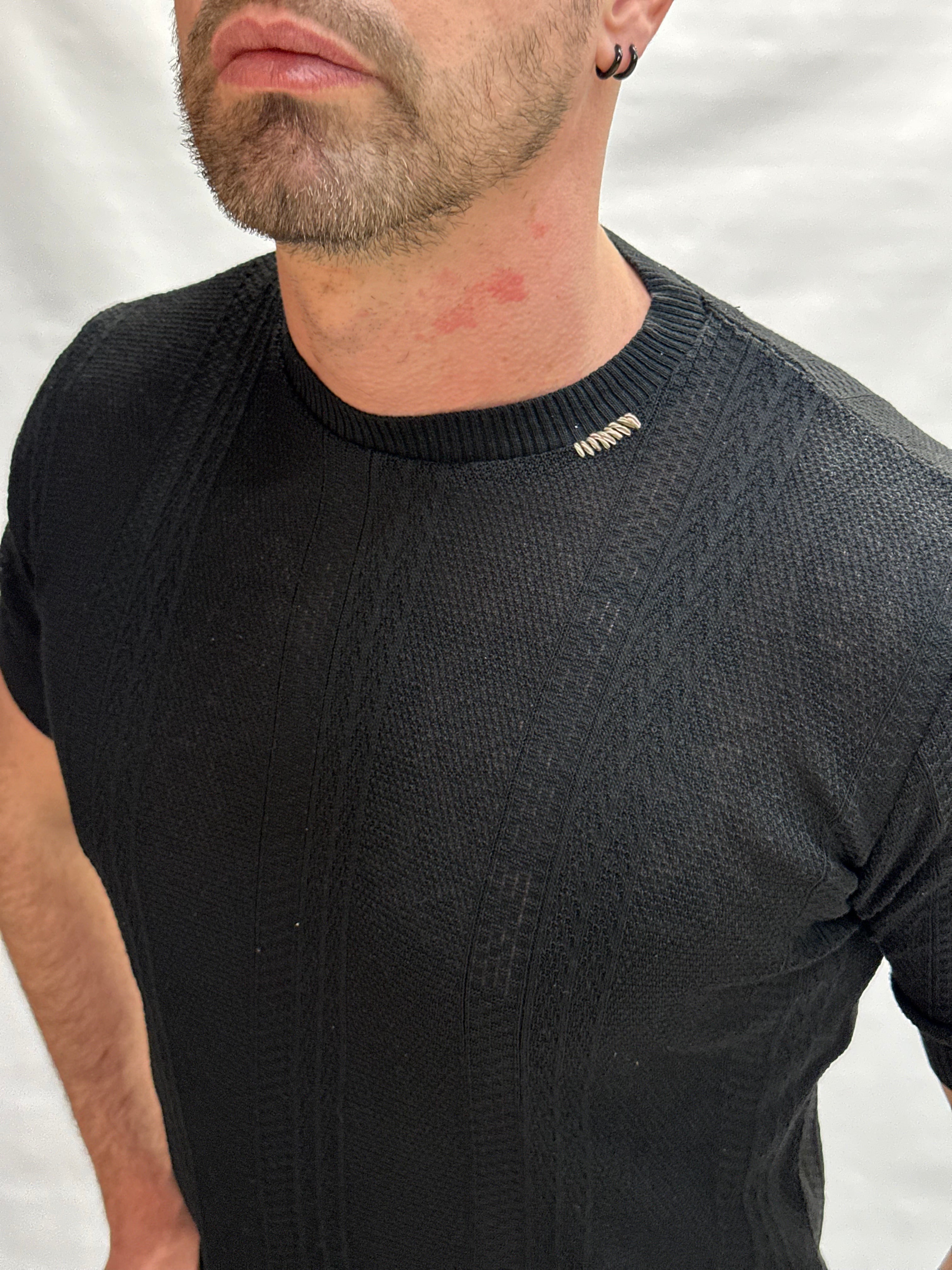 Maglia in filo BL11 a maniche corte stile T Shirt con lavorazioni lungo la stessa - Cod: 03LD14070001